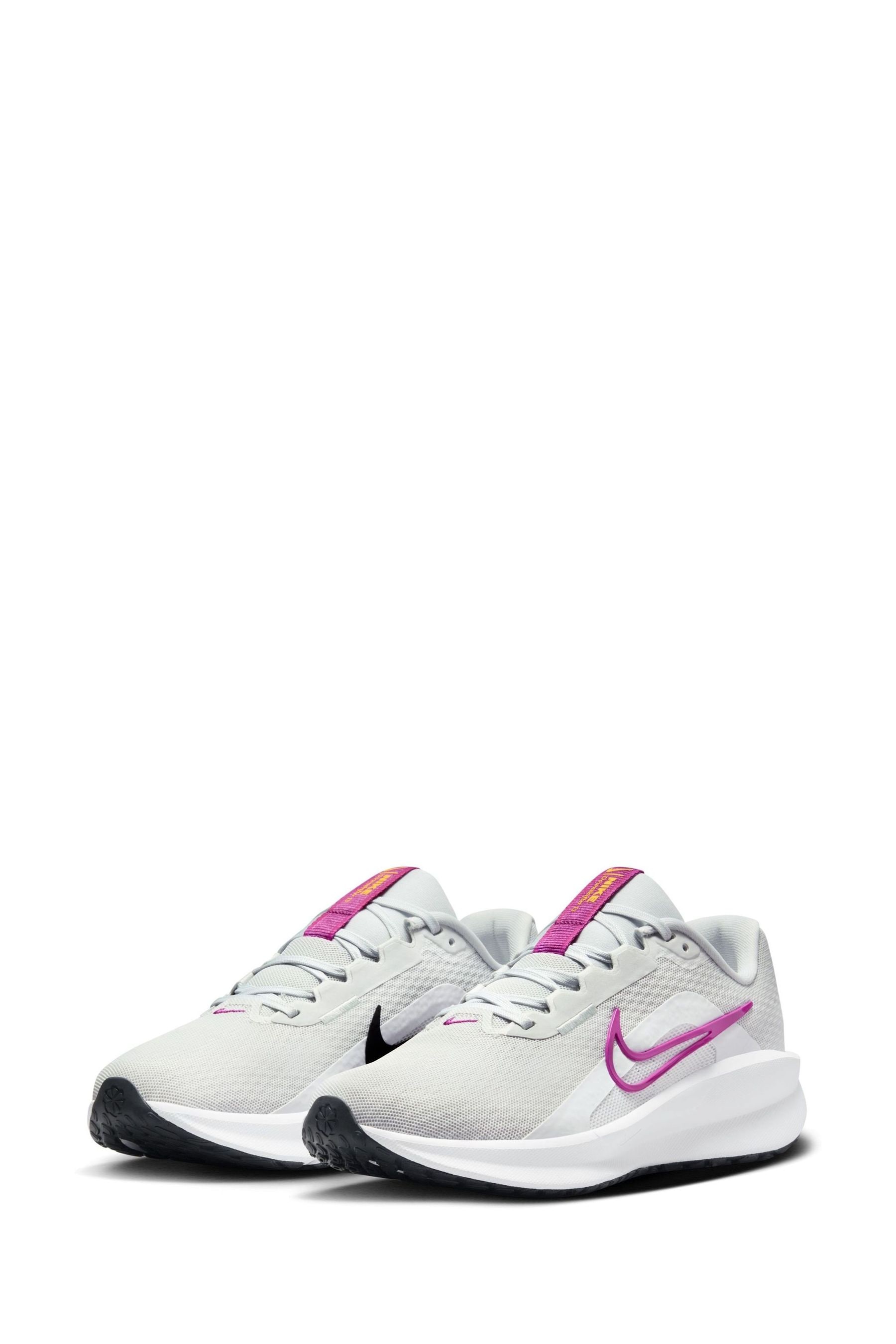 Grey pink nike trainers sale