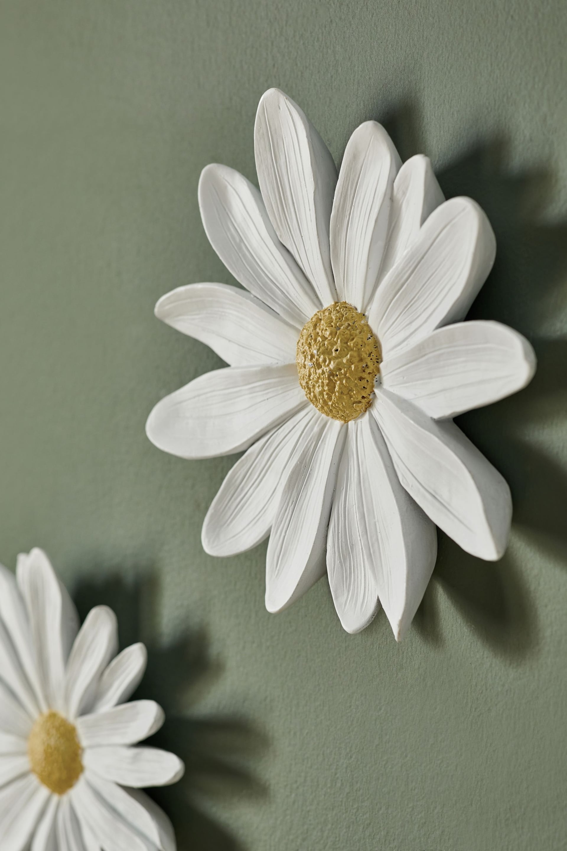 Set of 3 White Daisy Flower Wall Art - Image 3 of 5