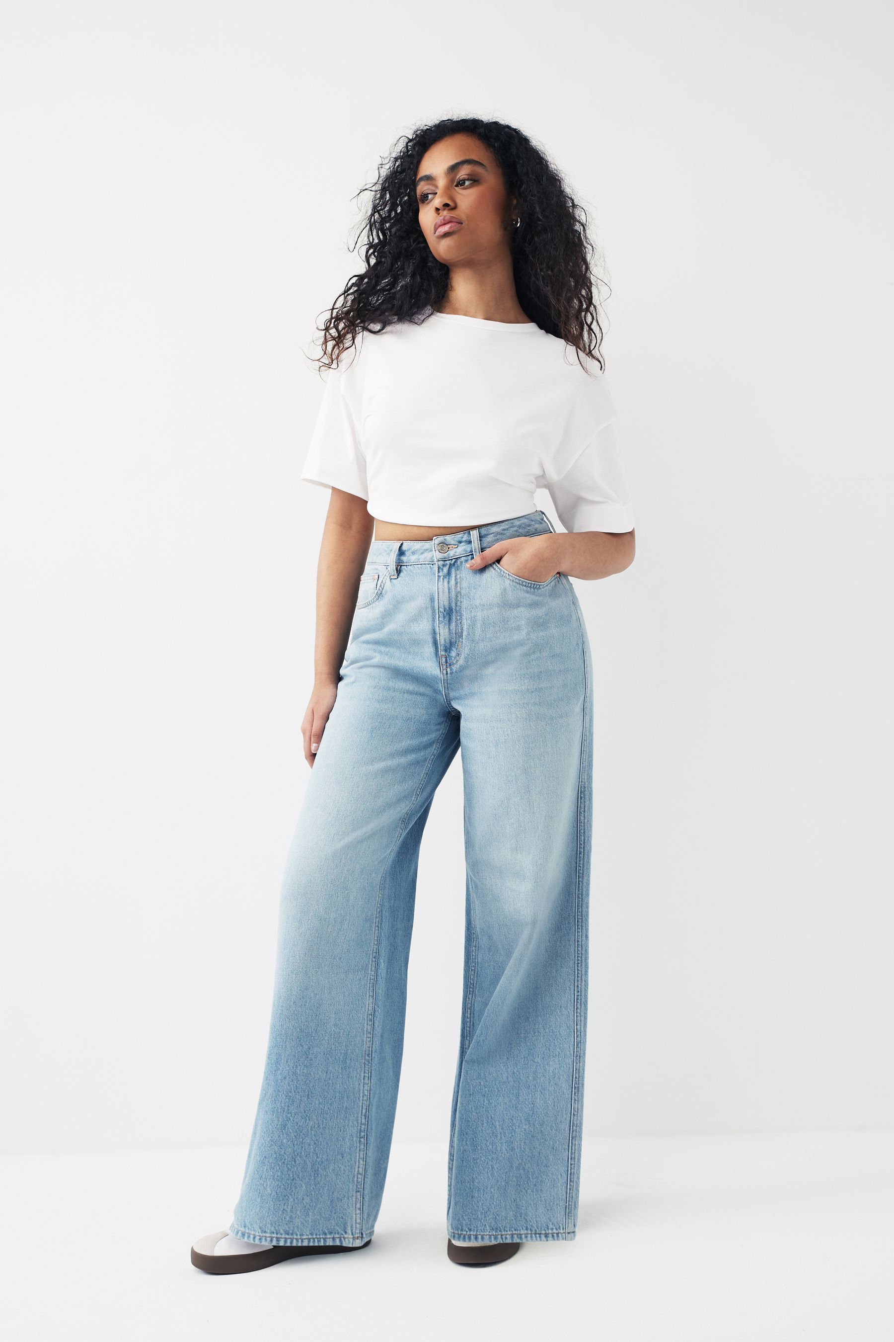 Loose wide leg jeans discount