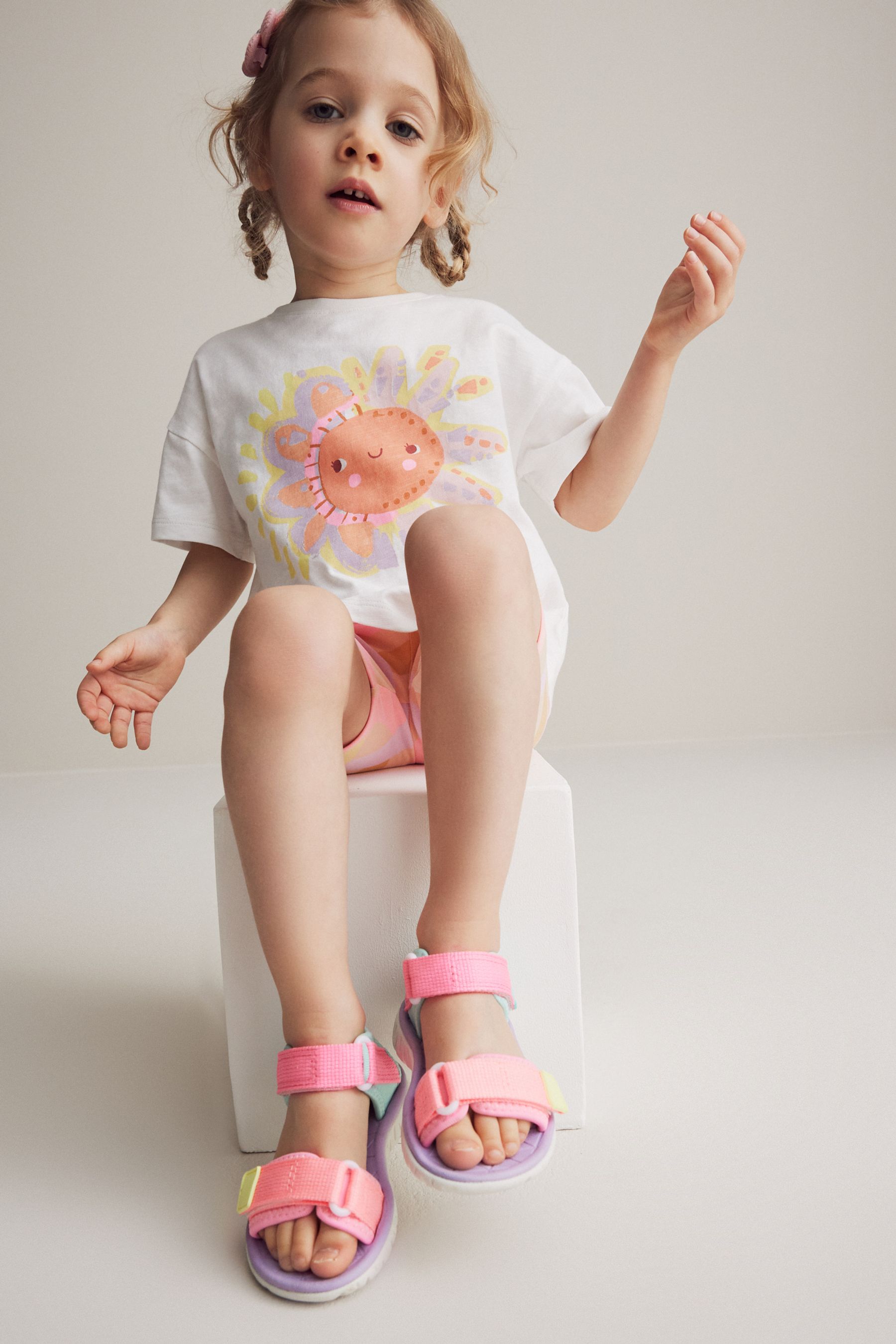 Girls trekker sandals clearance