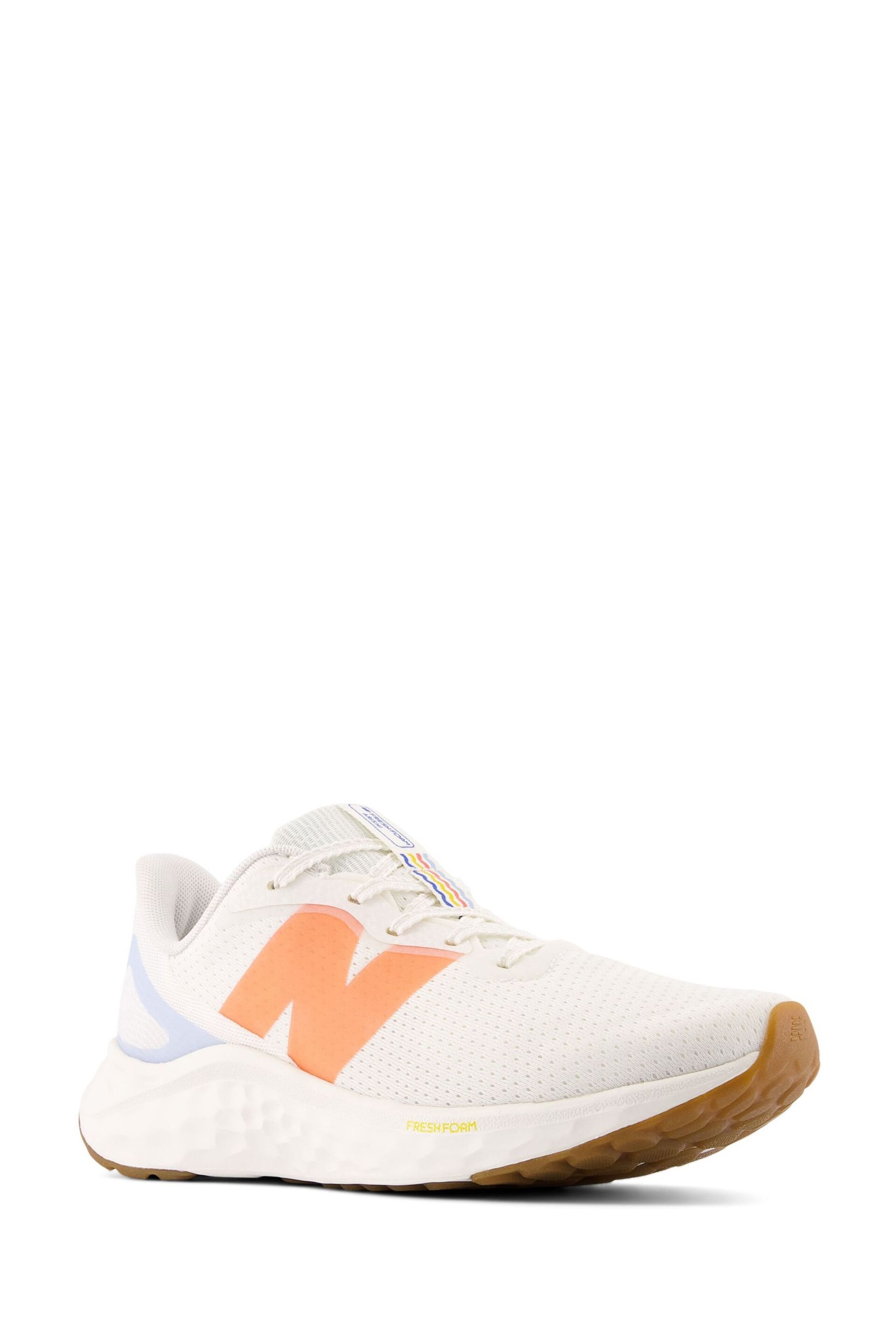 New Balance White Womens Fresh Foam Arishi v4 Trainers - Image 3 of 5