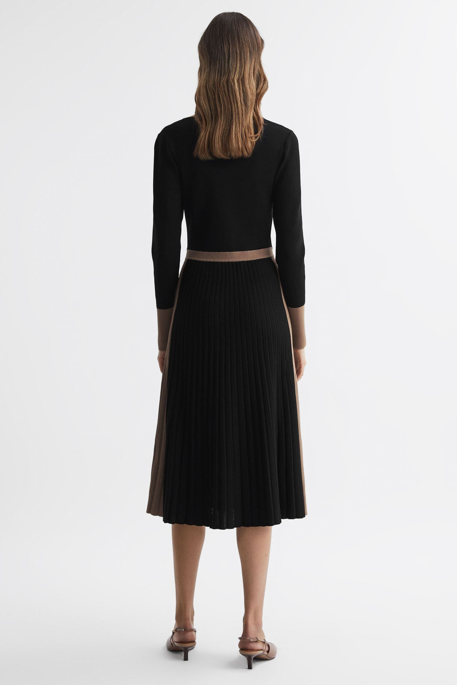 Reiss Black/Camel Mia Knitted Colourblock Pleated Midi Dress - Image 4 of 4