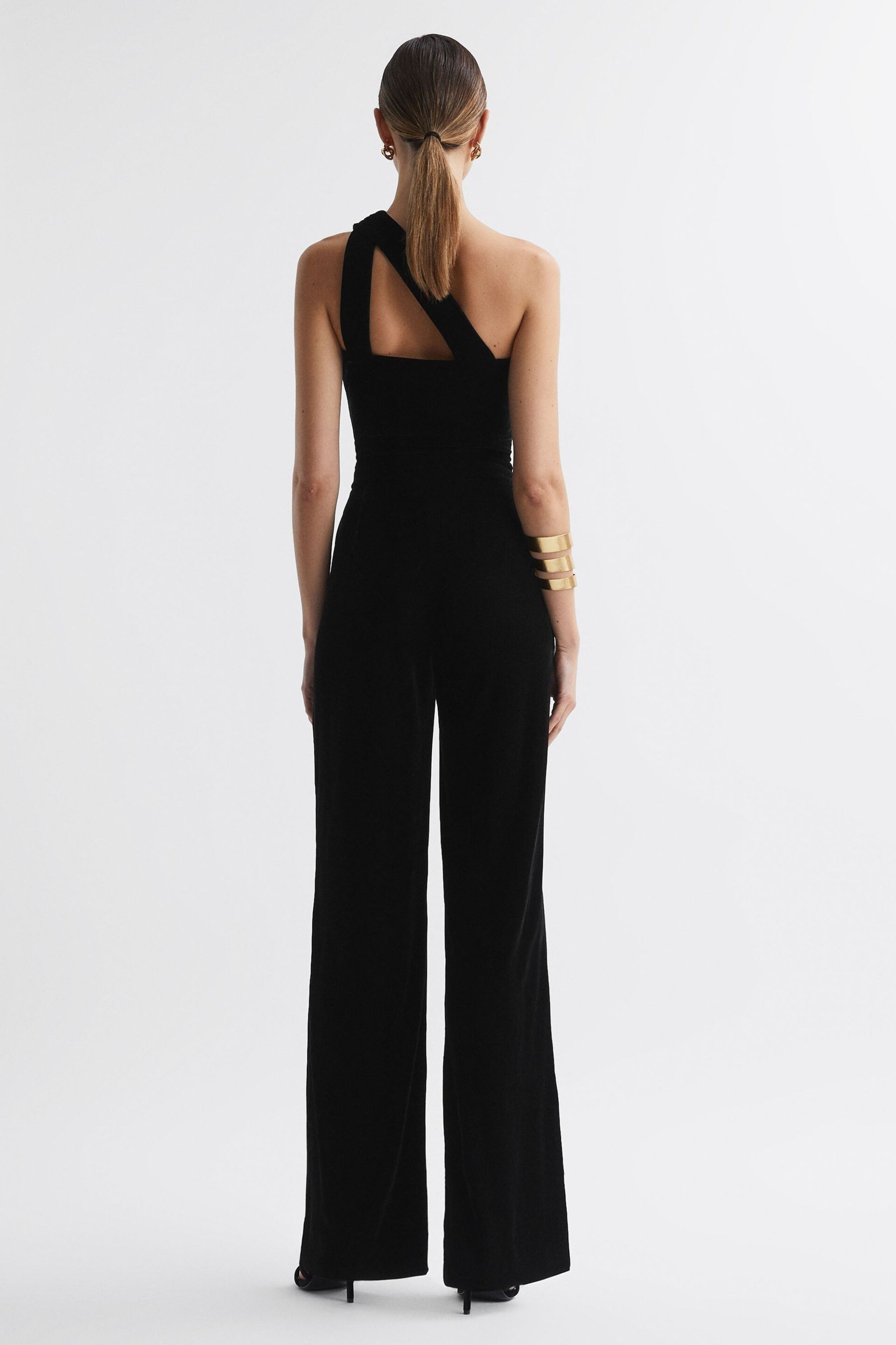 Reiss Black Winter Petite Velvet One-Shoulder Jumpsuit - Image 4 of 5