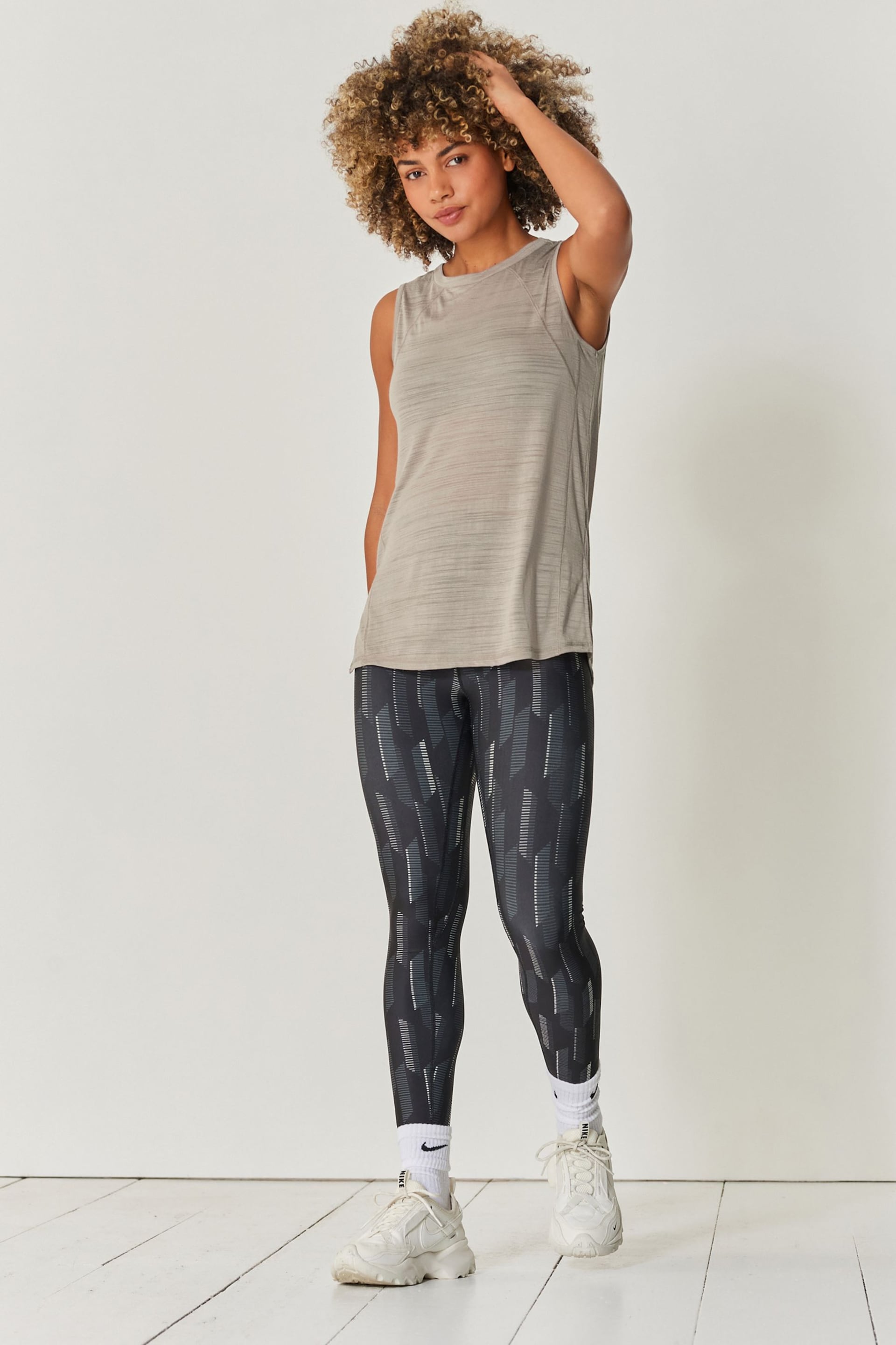 Neutral Active Sports Lightweight Vest - Image 4 of 6