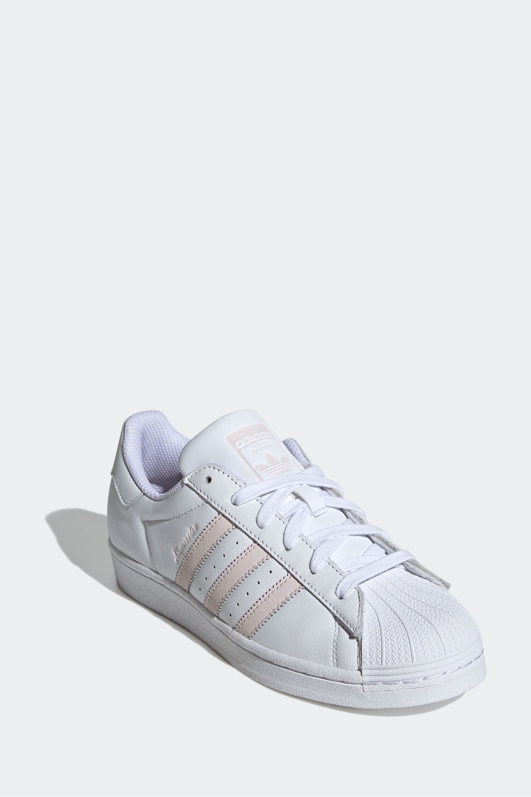 White superstar trainers on sale