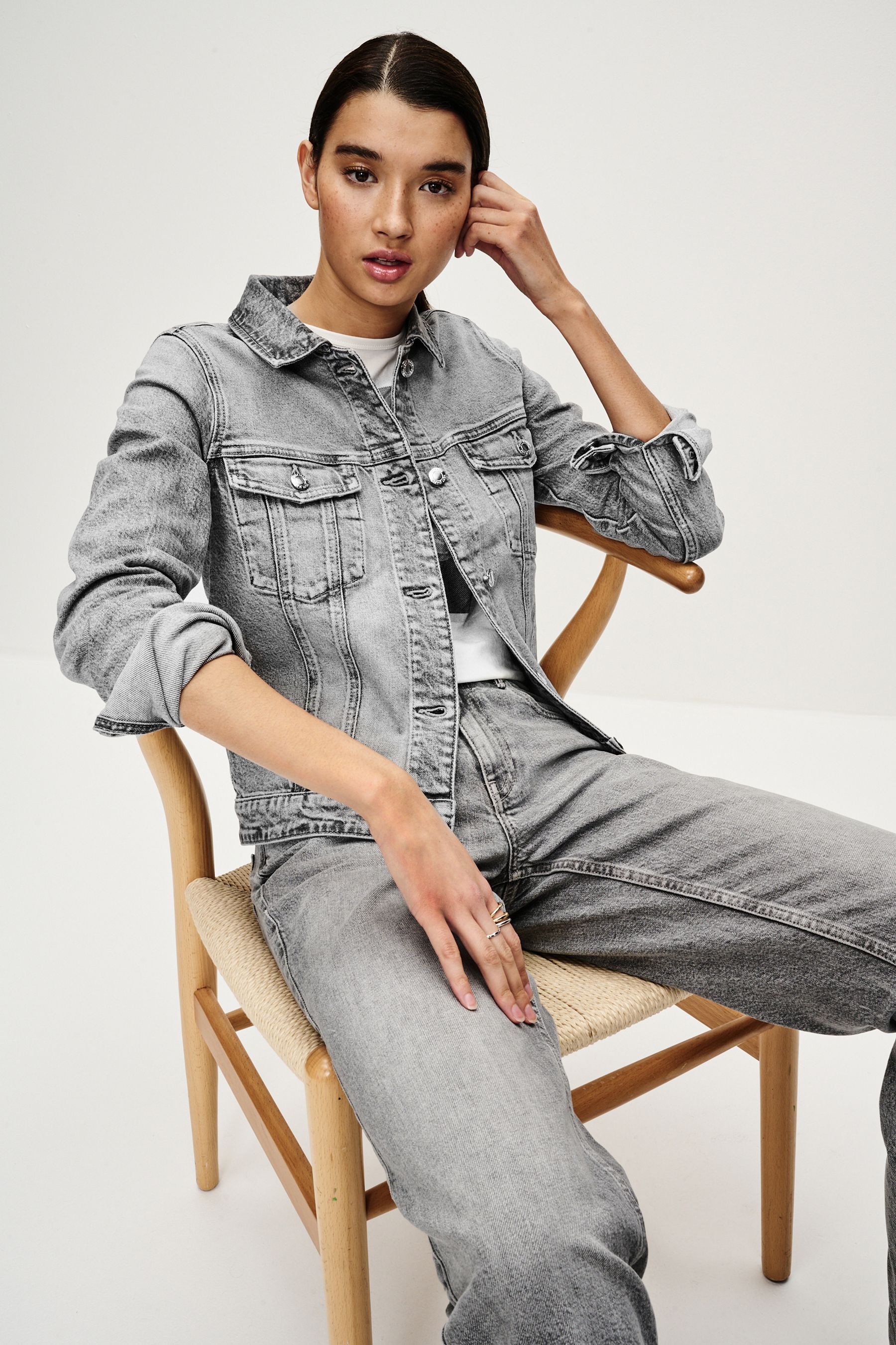 Cropped fitted jean jacket best sale