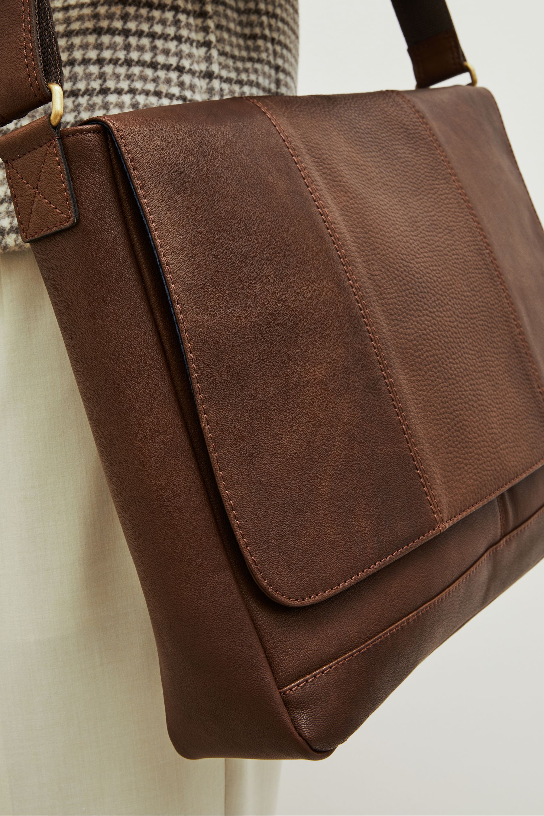 Cognac leather messenger bag discount