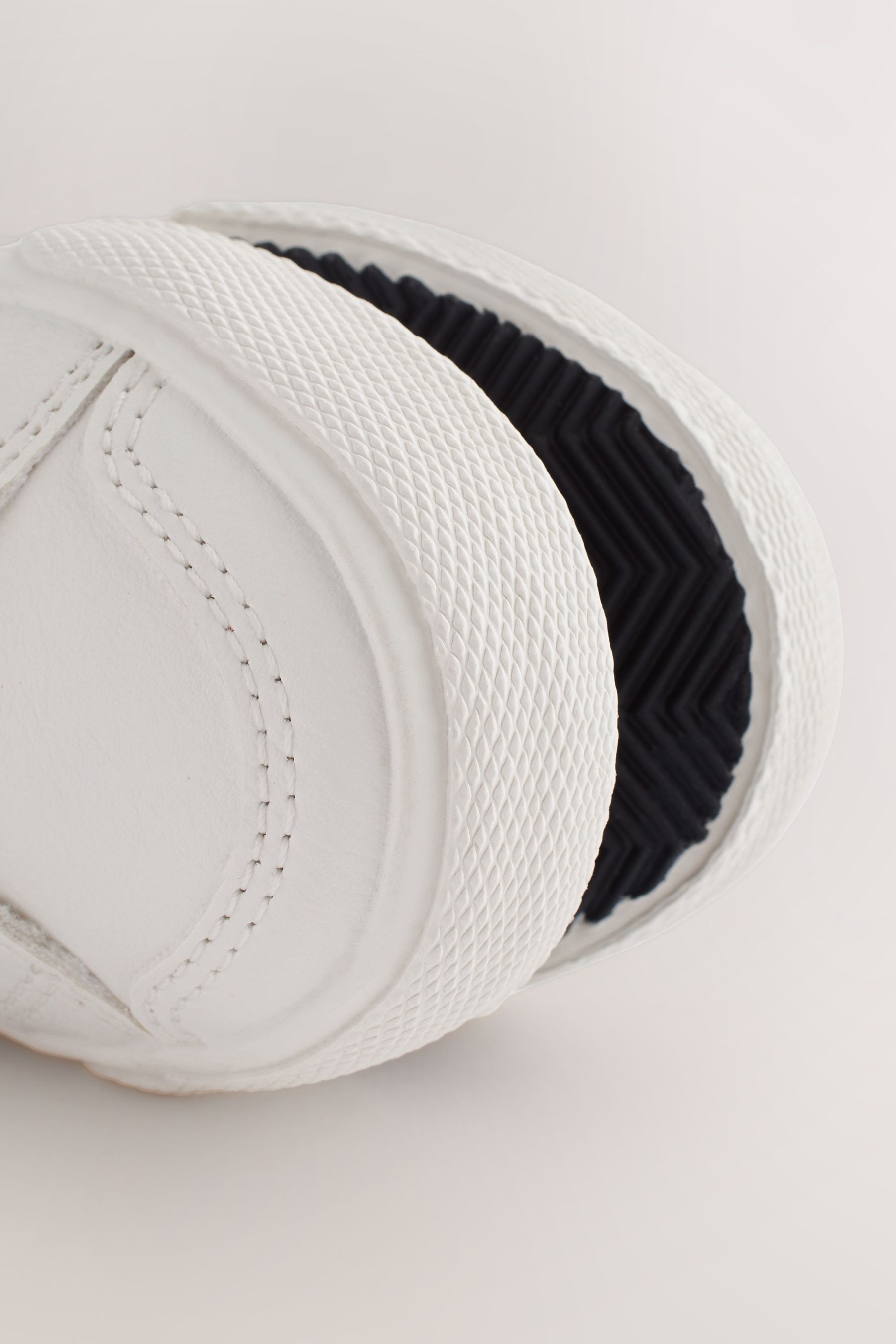 Nike self fastening trainers best sale
