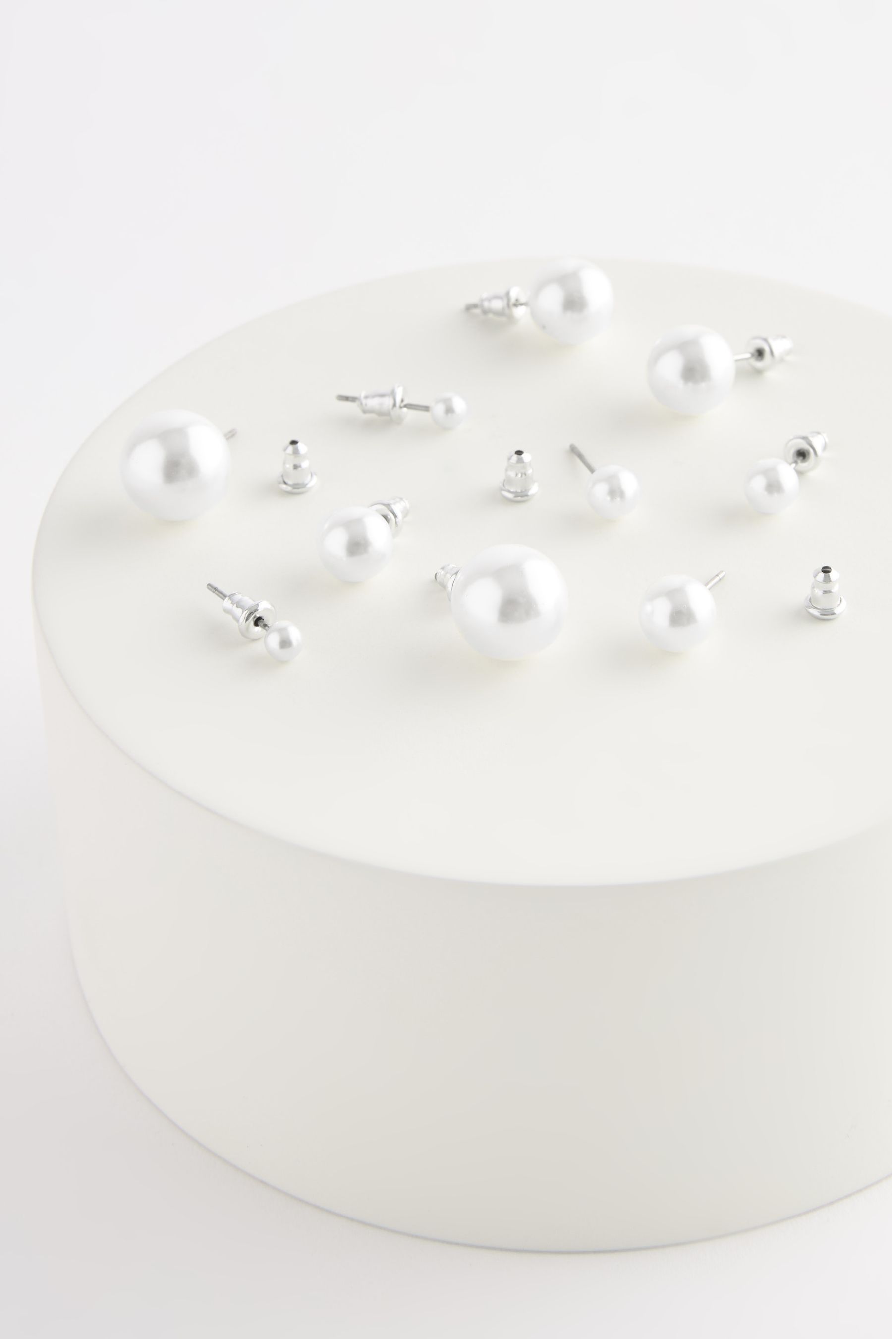 Claire's pearl earrings clearance