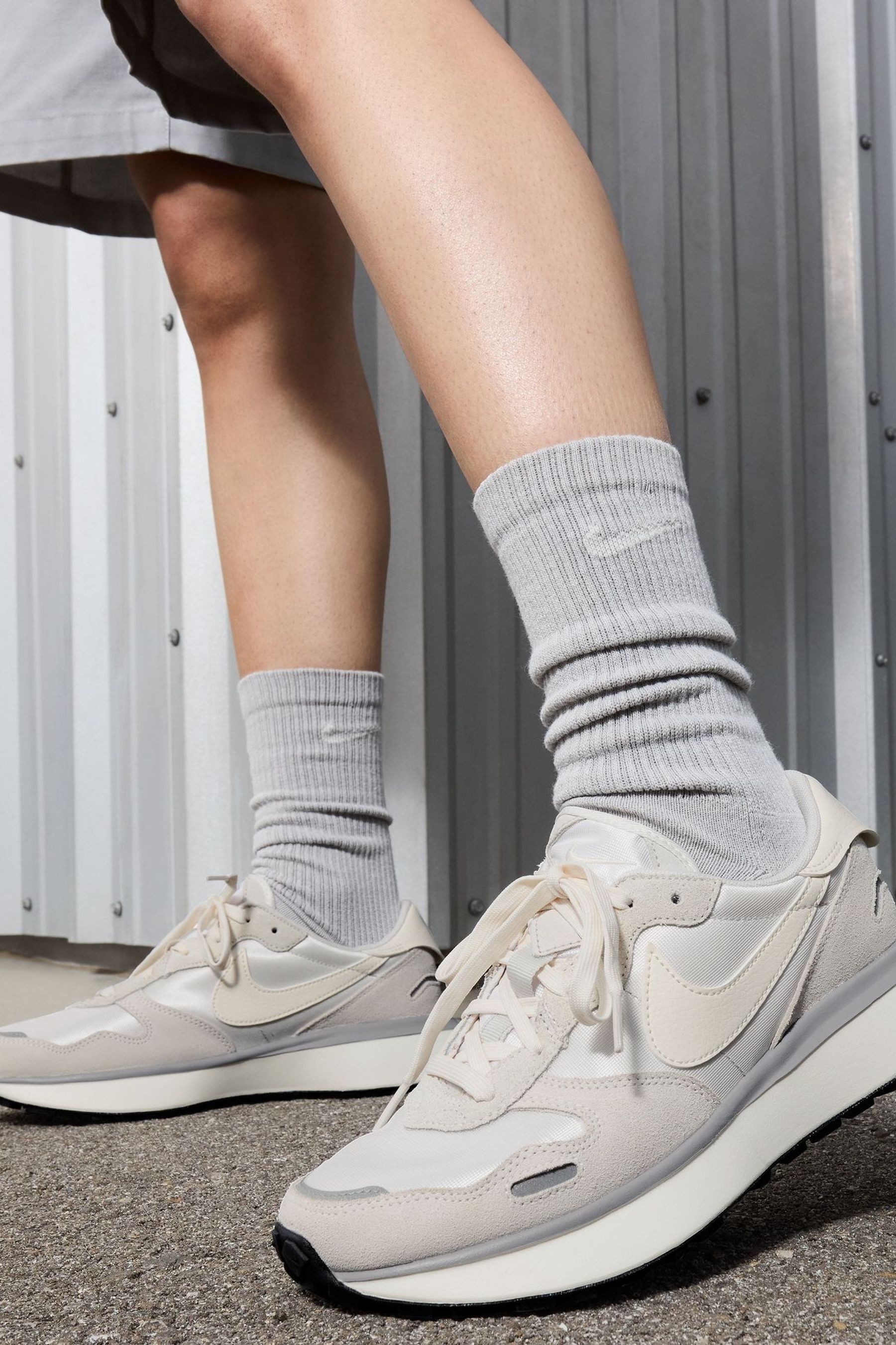 Nike grey and white trainers shop