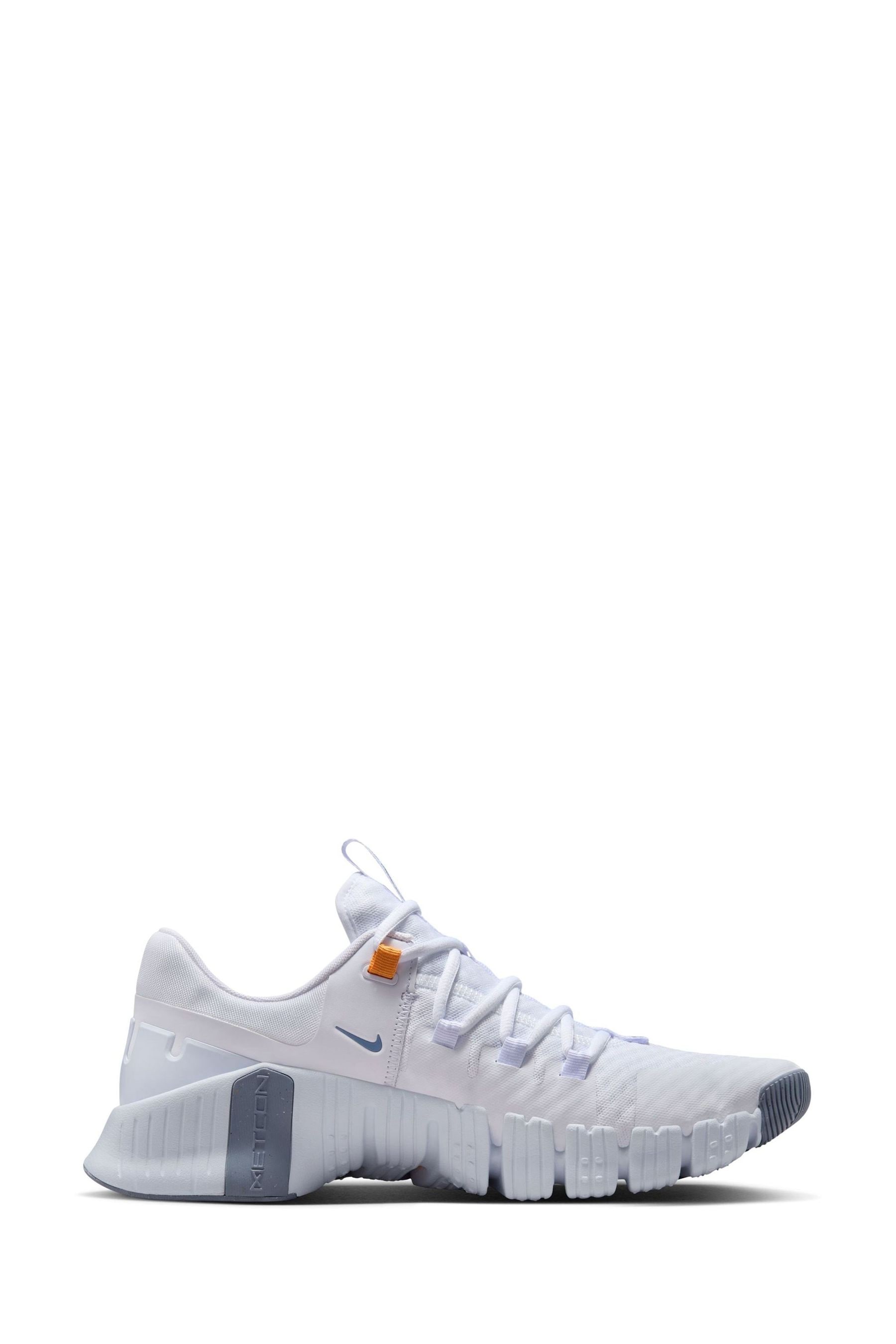 Nike free trainer 5. white hot sale