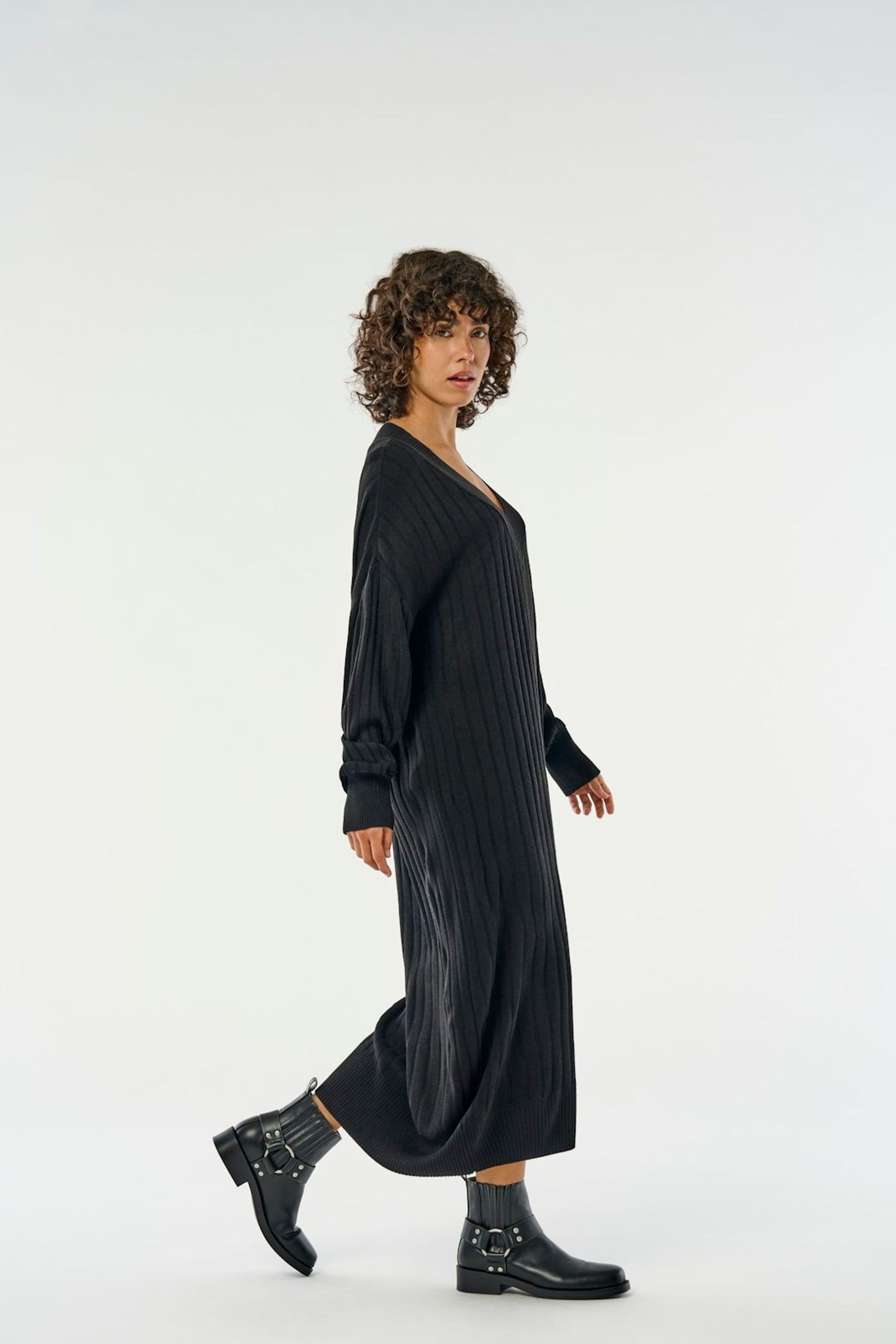 Acheter ONLY Robe pull mi longue en maille a col en V from Next Luxembourg
