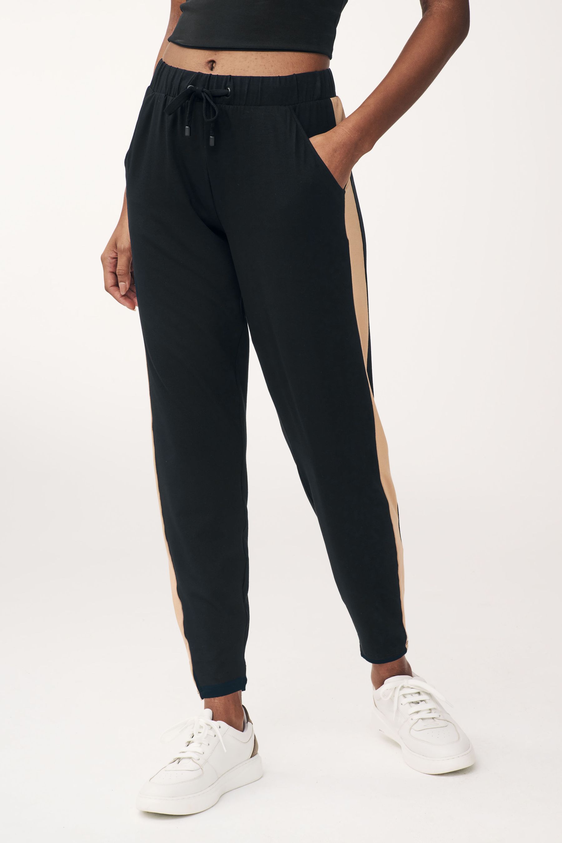 Tan womens joggers 2025