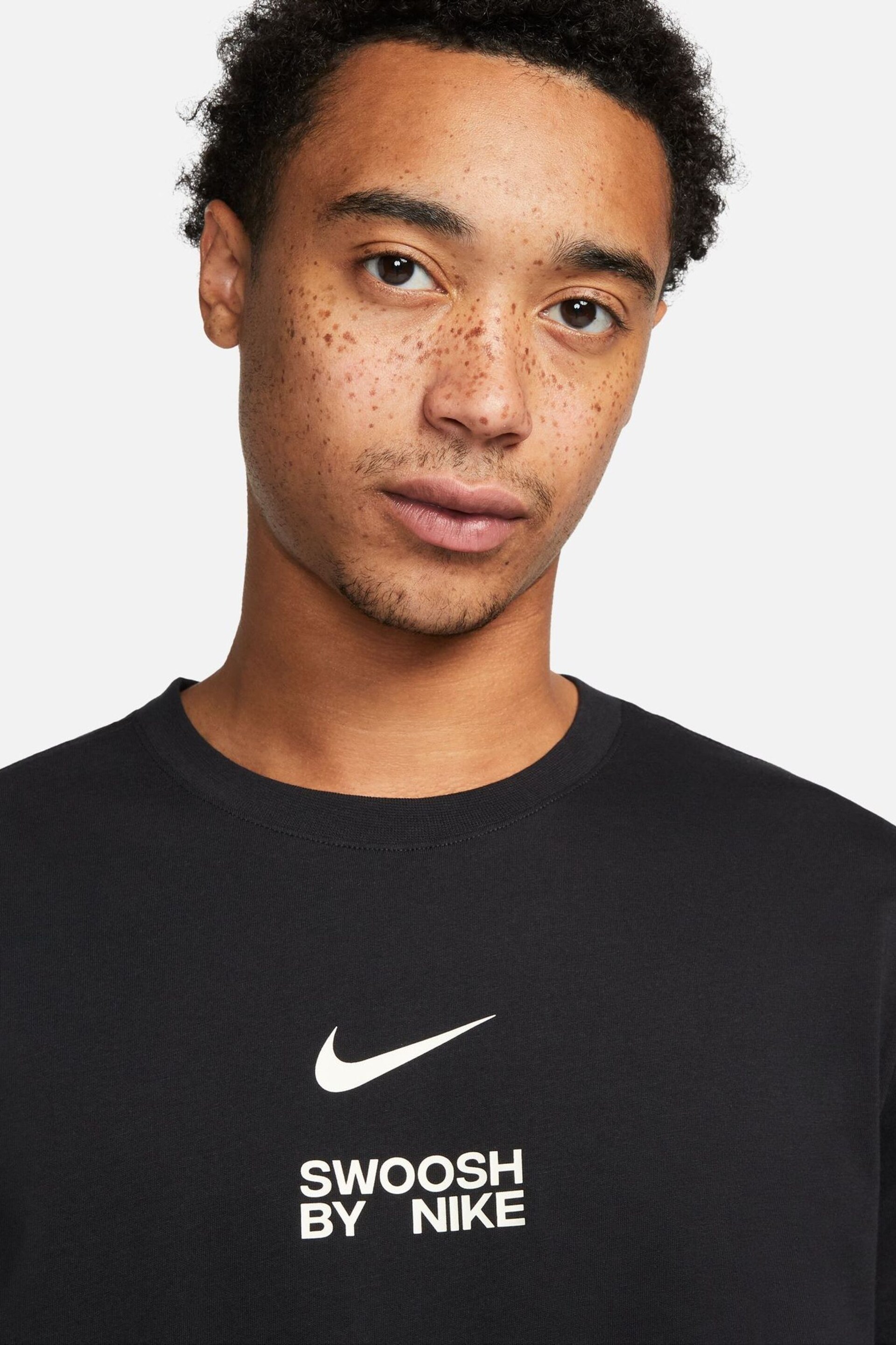 Nike Black Sportswear Graphic T-Shirt - Image 3 of 9