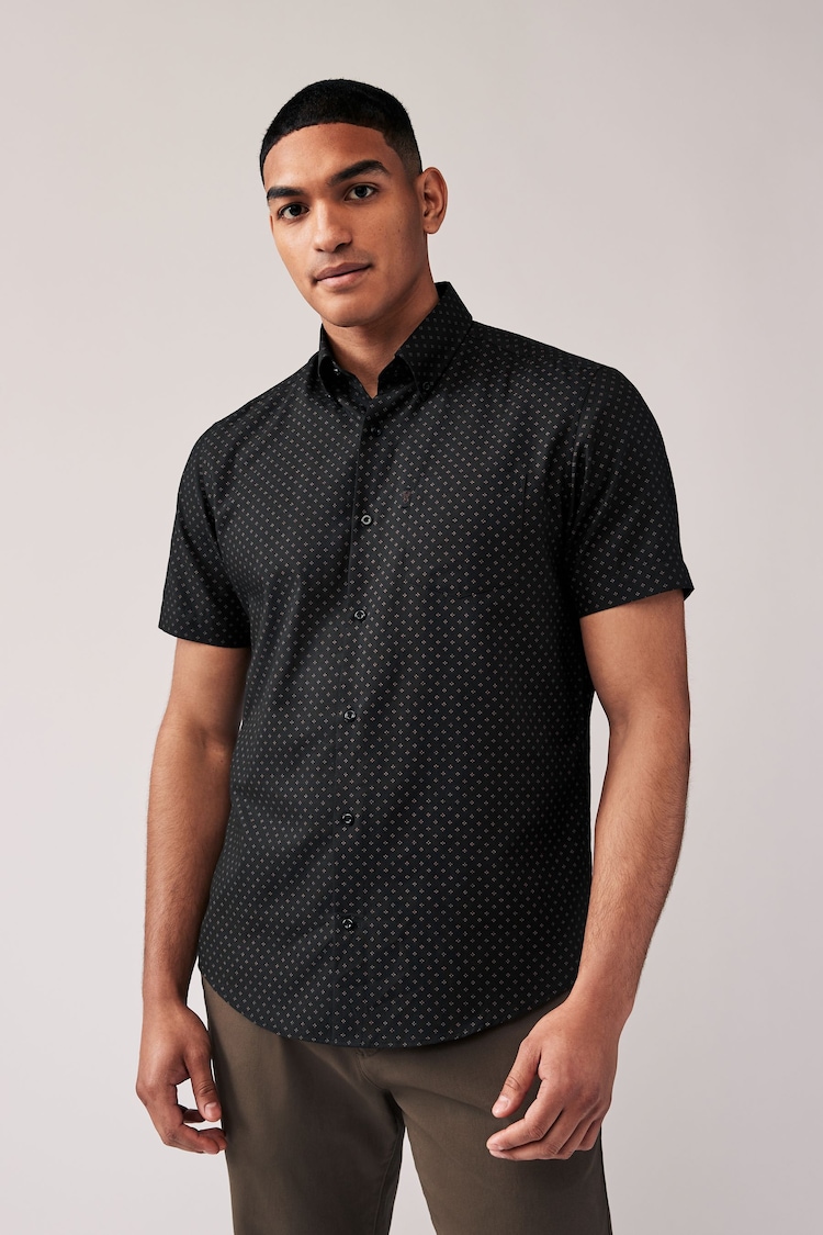 Black/Gold Geometric Easy Iron Button Down Short Sleeve Oxford Shirt - Image 1 of 7