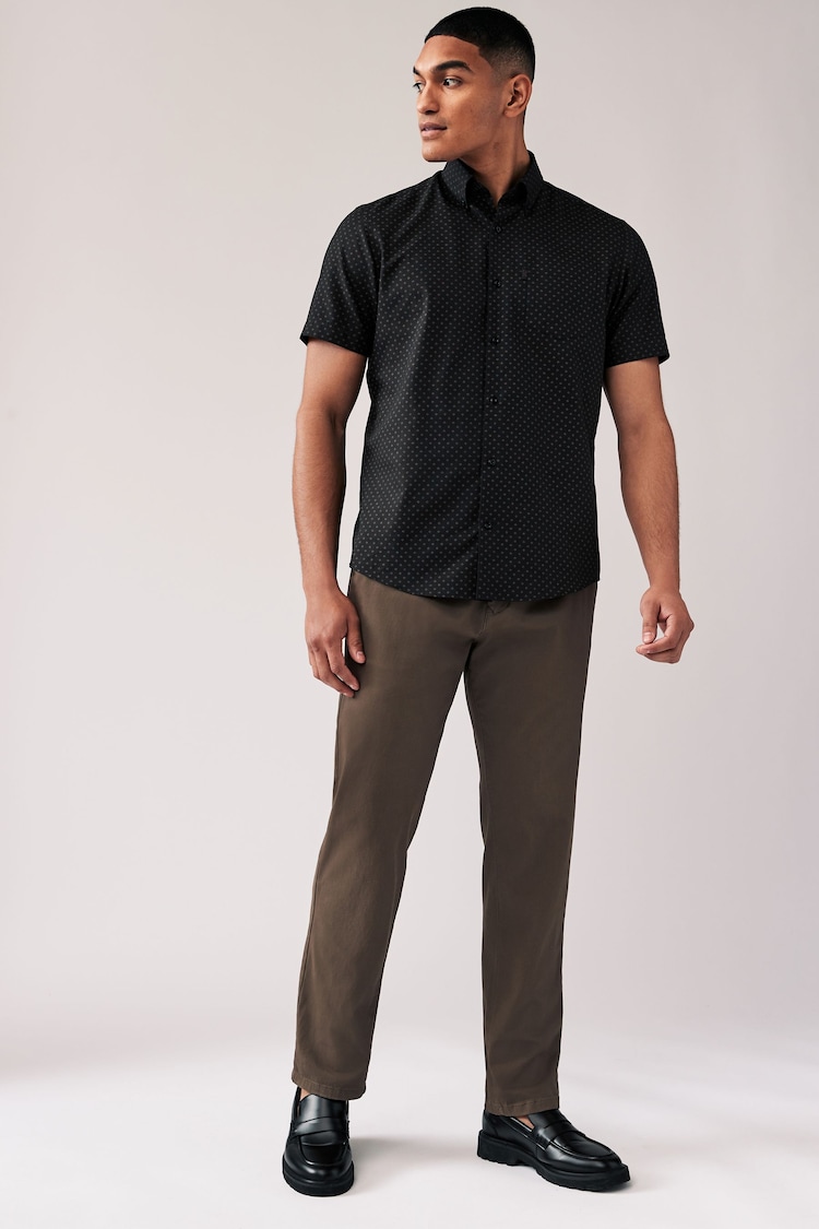 Black/Gold Geometric Easy Iron Button Down Short Sleeve Oxford Shirt - Image 2 of 7