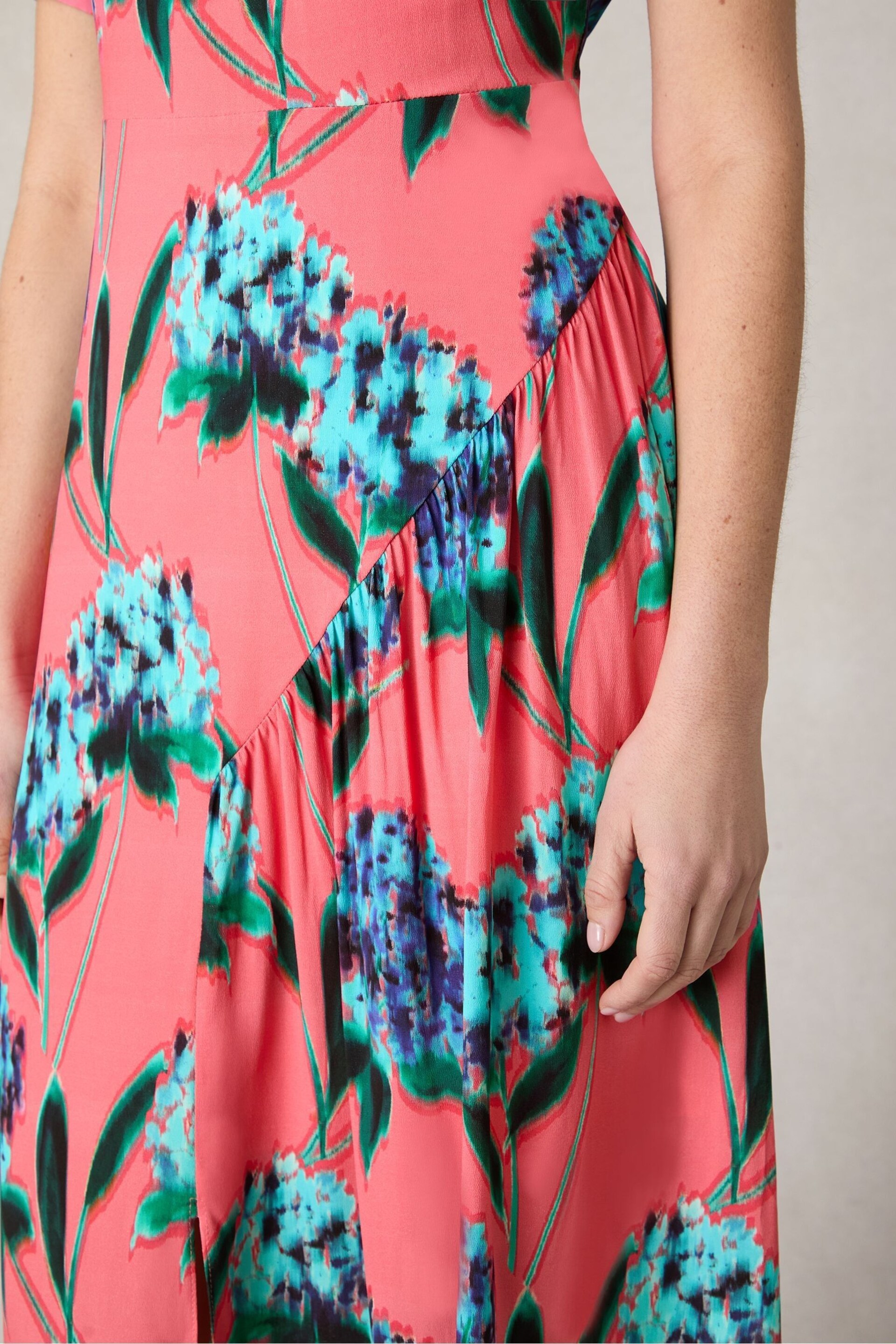 Ro&Zo Pink Petite Scarlett Floral Print Twist Neck Maxi Dress - Image 3 of 7