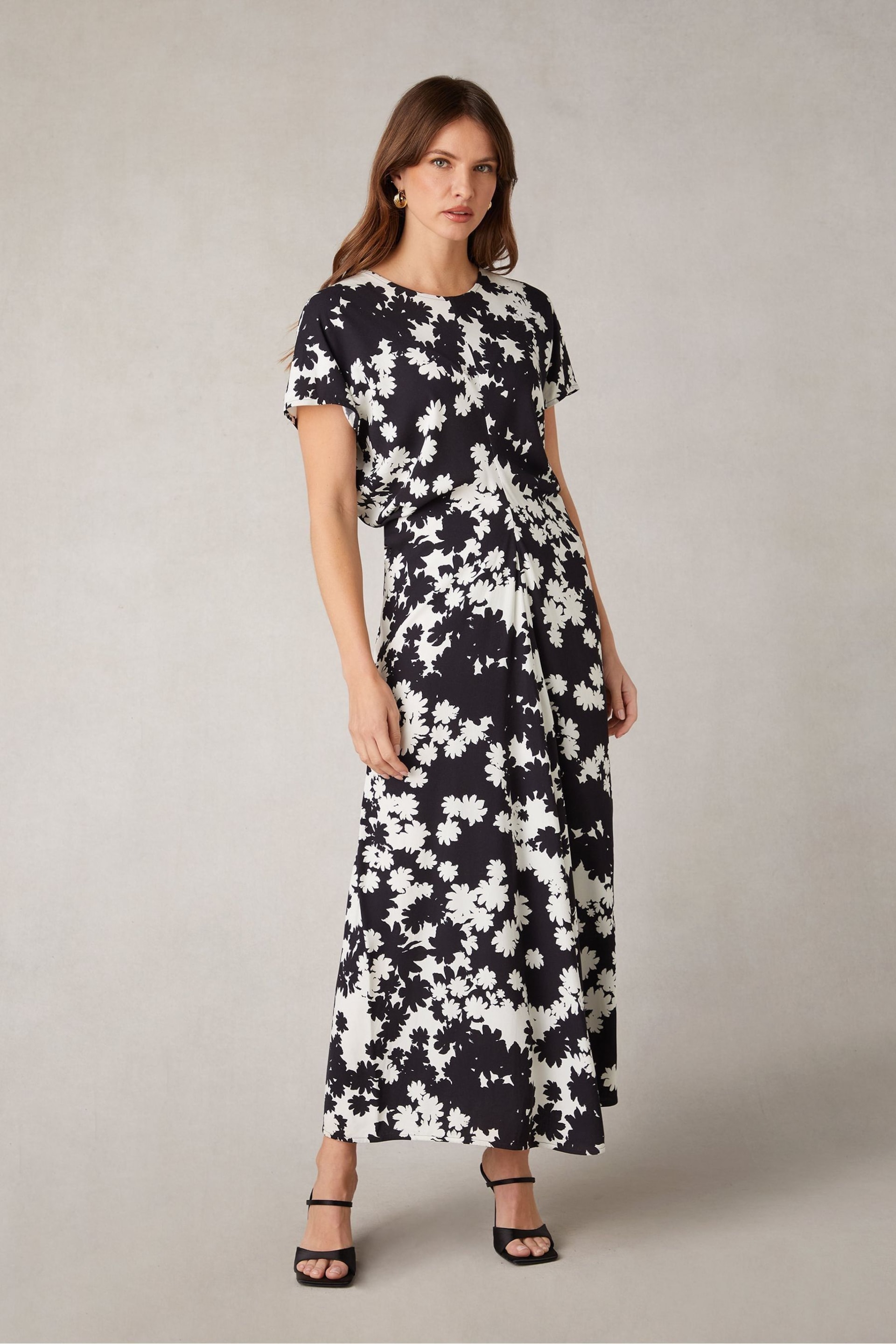 Ro&Zo Harper Mono Floral Print Flutter Sleeve Midaxi Dress - Image 3 of 7