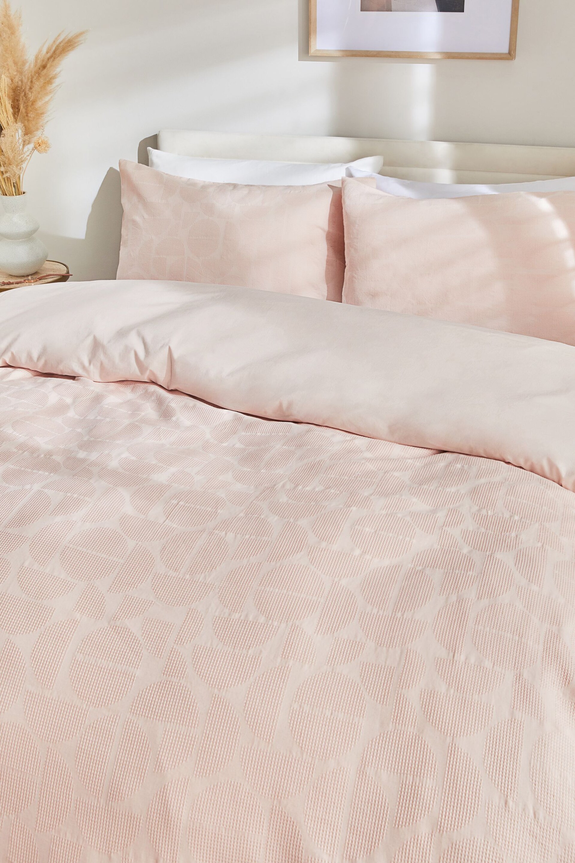 Pink 200TC Waffle Geometric Pattern Duvet Cover and Pillowcase Set - Image 2 of 3