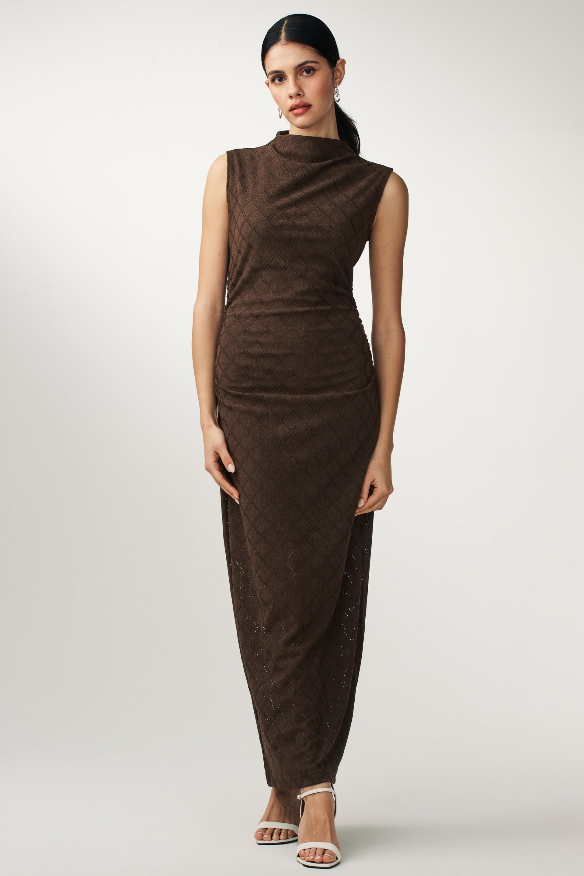 Brown Diamond Textured Sleeveless Ruched Maxi Dress - Image 4 of 6