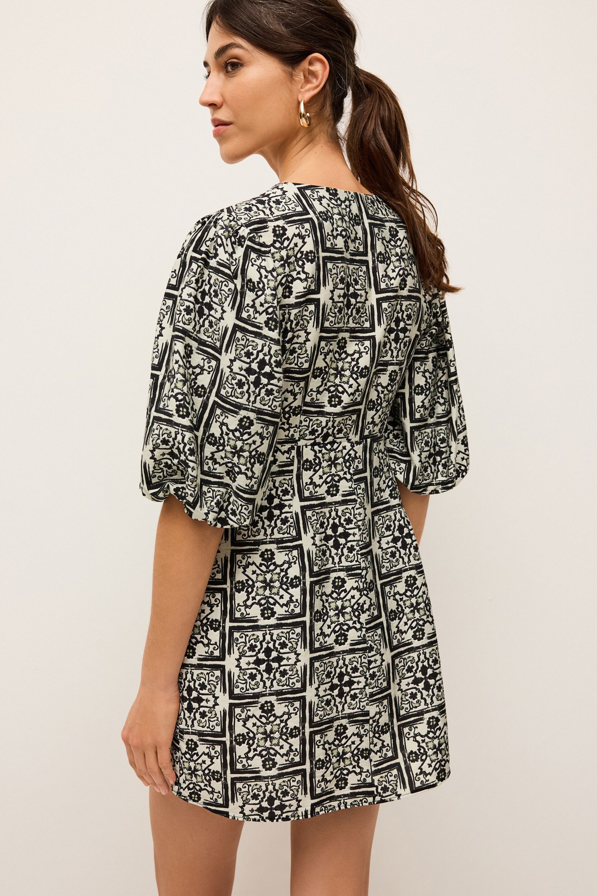 Black/White Tile Tie Front Puff Sleeve Mini Dress - Image 2 of 5