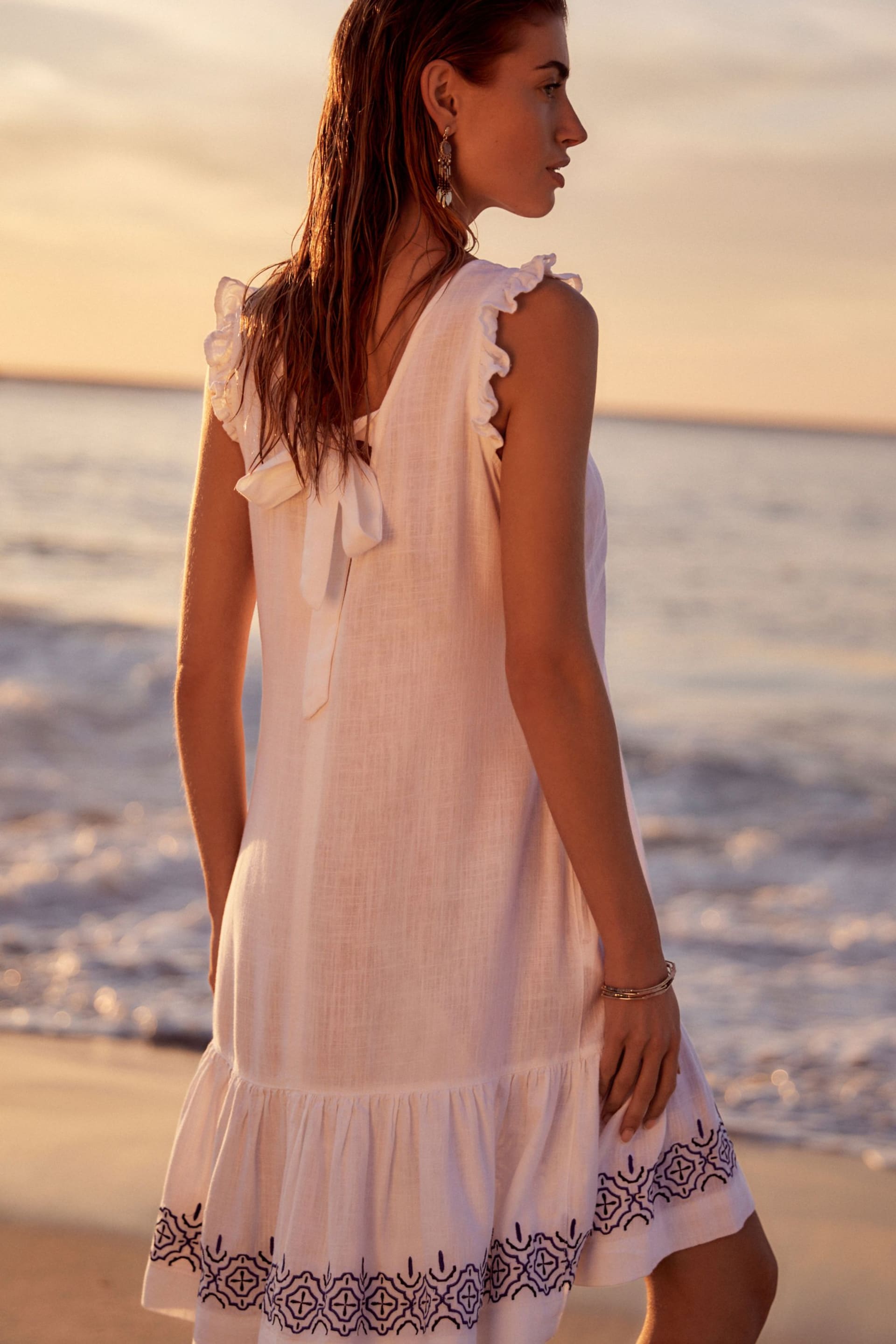 White Linen V-Neck Blend Summer Sleeveless Shift Dress - Image 3 of 4