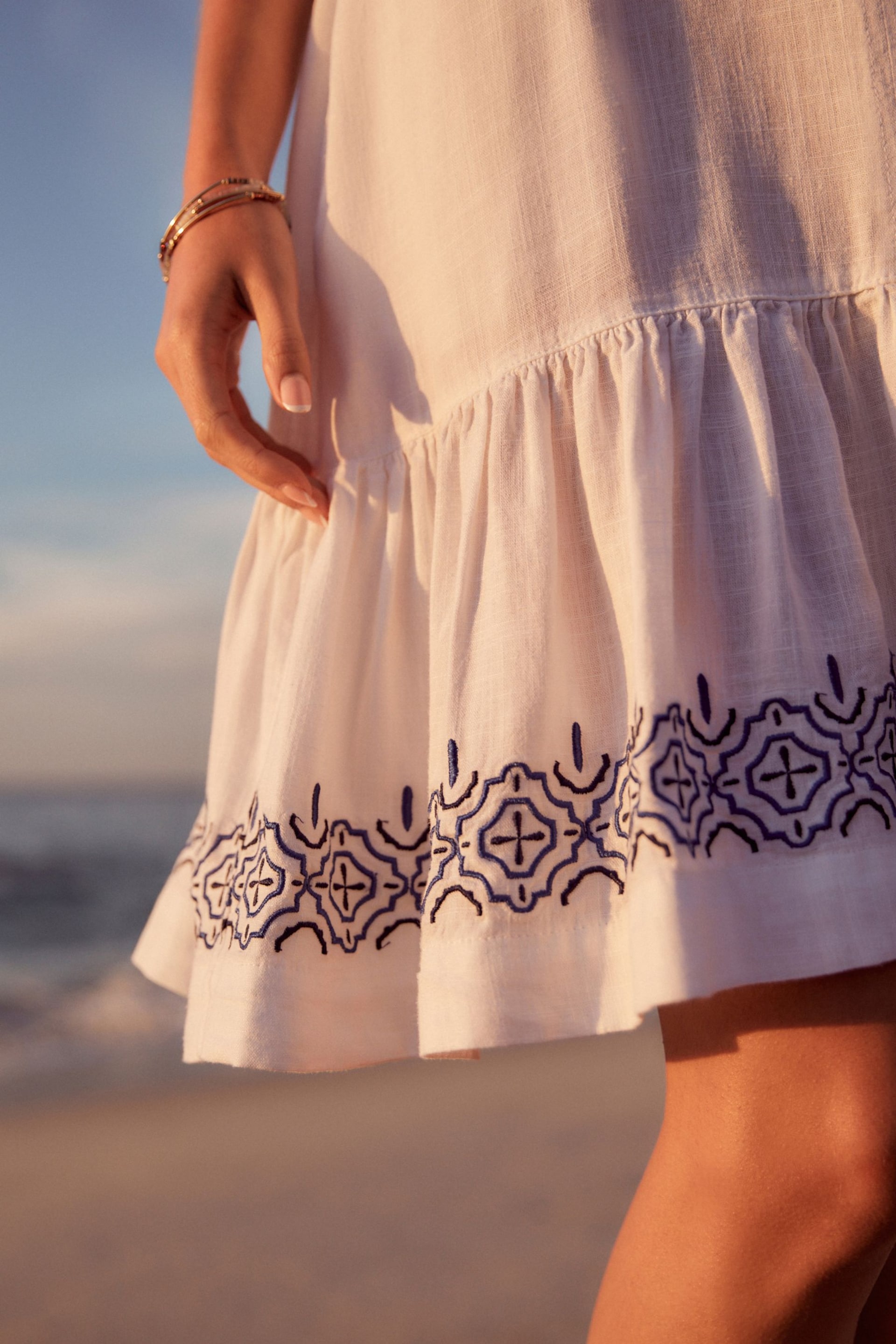 White Linen V-Neck Blend Summer Sleeveless Shift Dress - Image 4 of 4