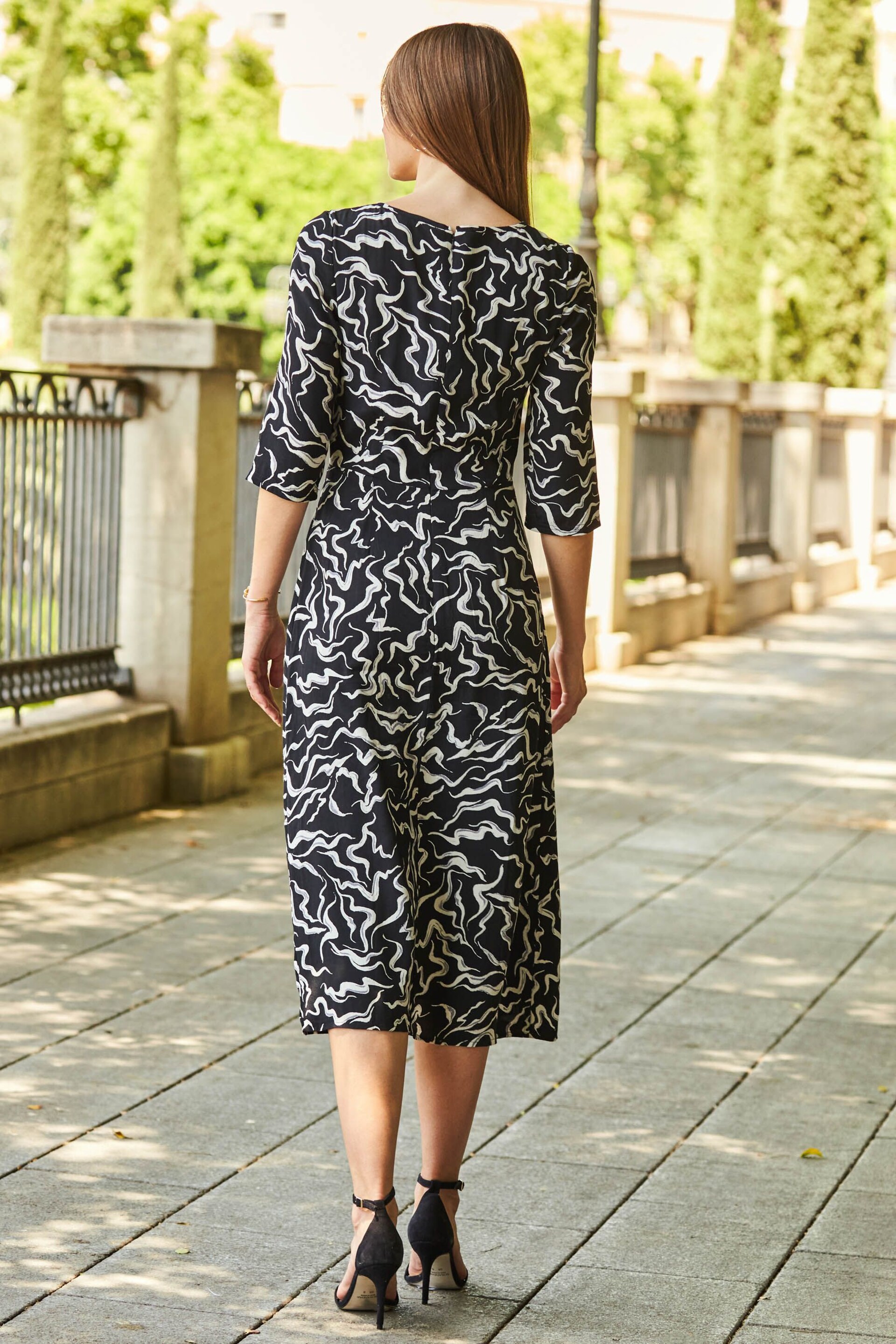 Sosandar Black Keyhole Neck Abstract Print Midi Dress - Image 2 of 4