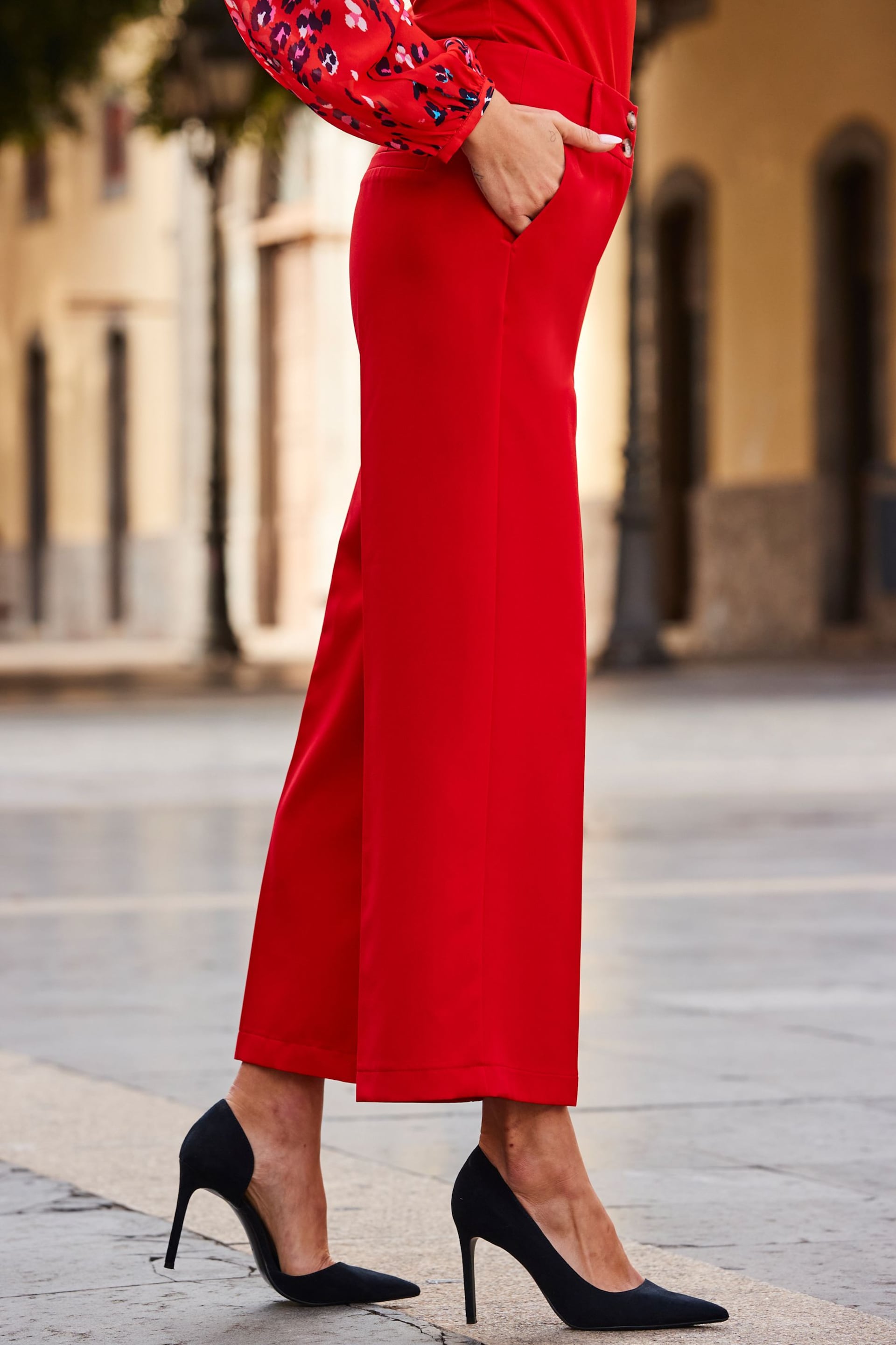 Sosandar Red Formal Culottes - Image 4 of 5