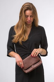 Pure Luxuries London Jazmine Nappa Leather Grab Clutch Bag - Image 8 of 8
