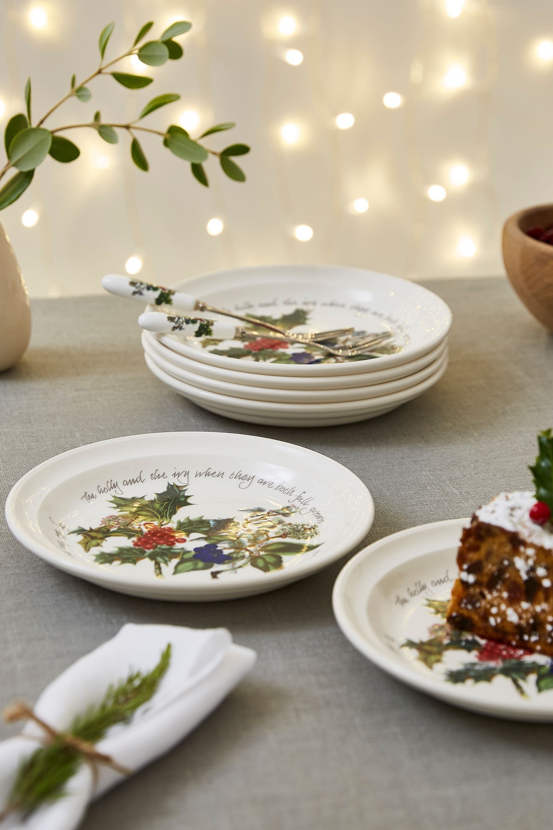 Buy Portmeirion The Holly and the Ivy Set of 6 15cm Side Plates from the Next UK online shop