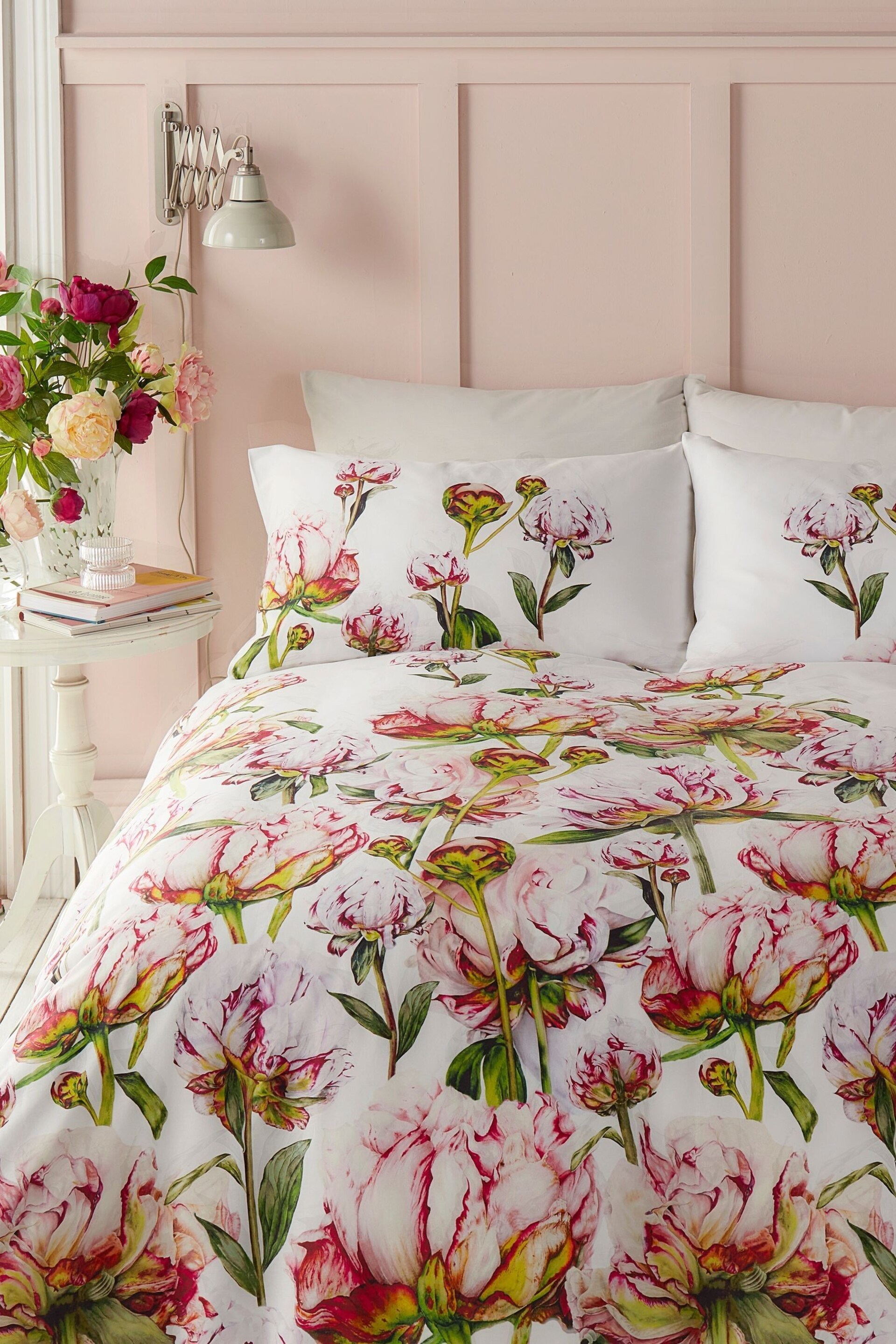 Voyage 2 Pack Fuchsia Heligan Floral Pillowcases - Image 1 of 2