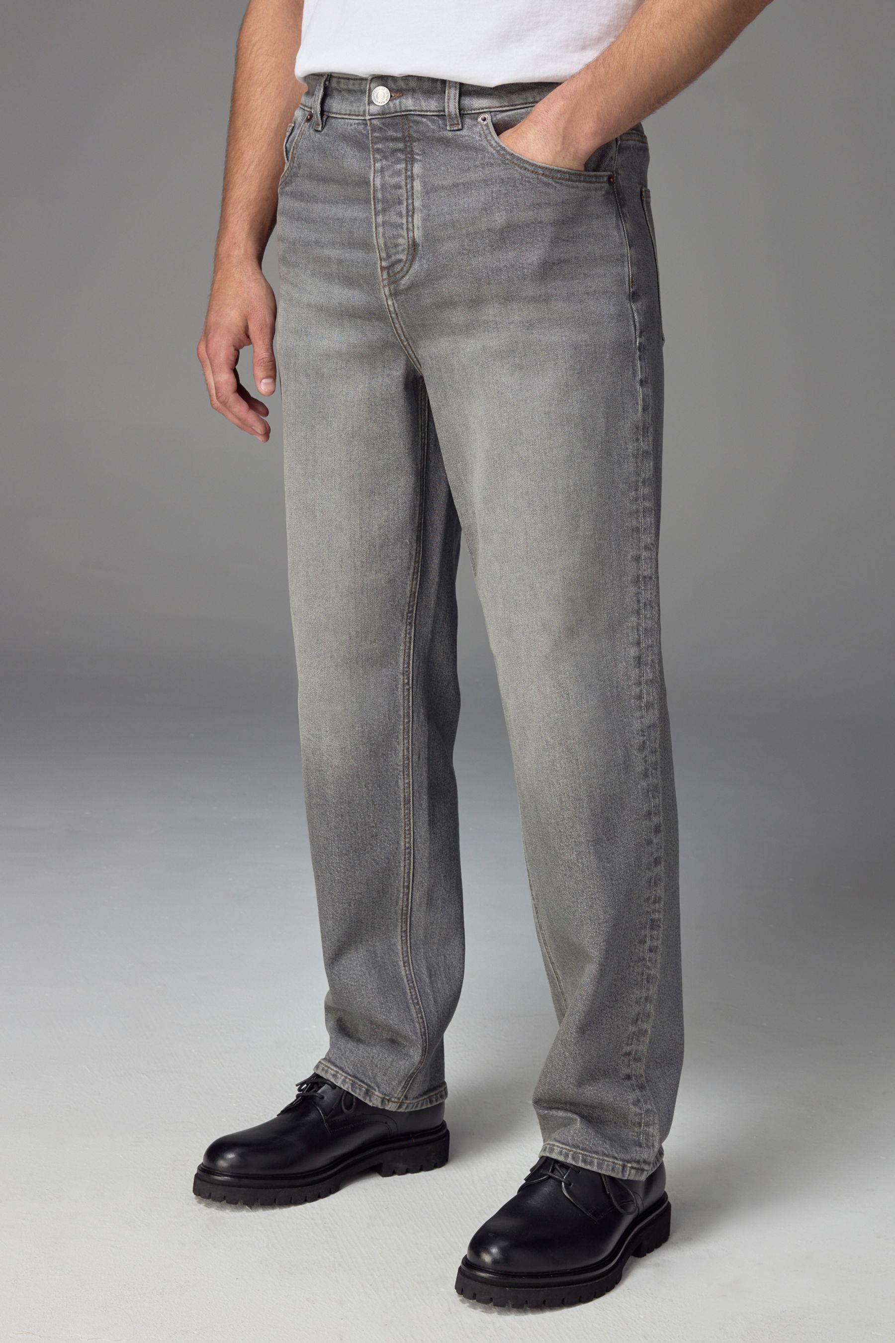 Relaxed fit jeans uk online