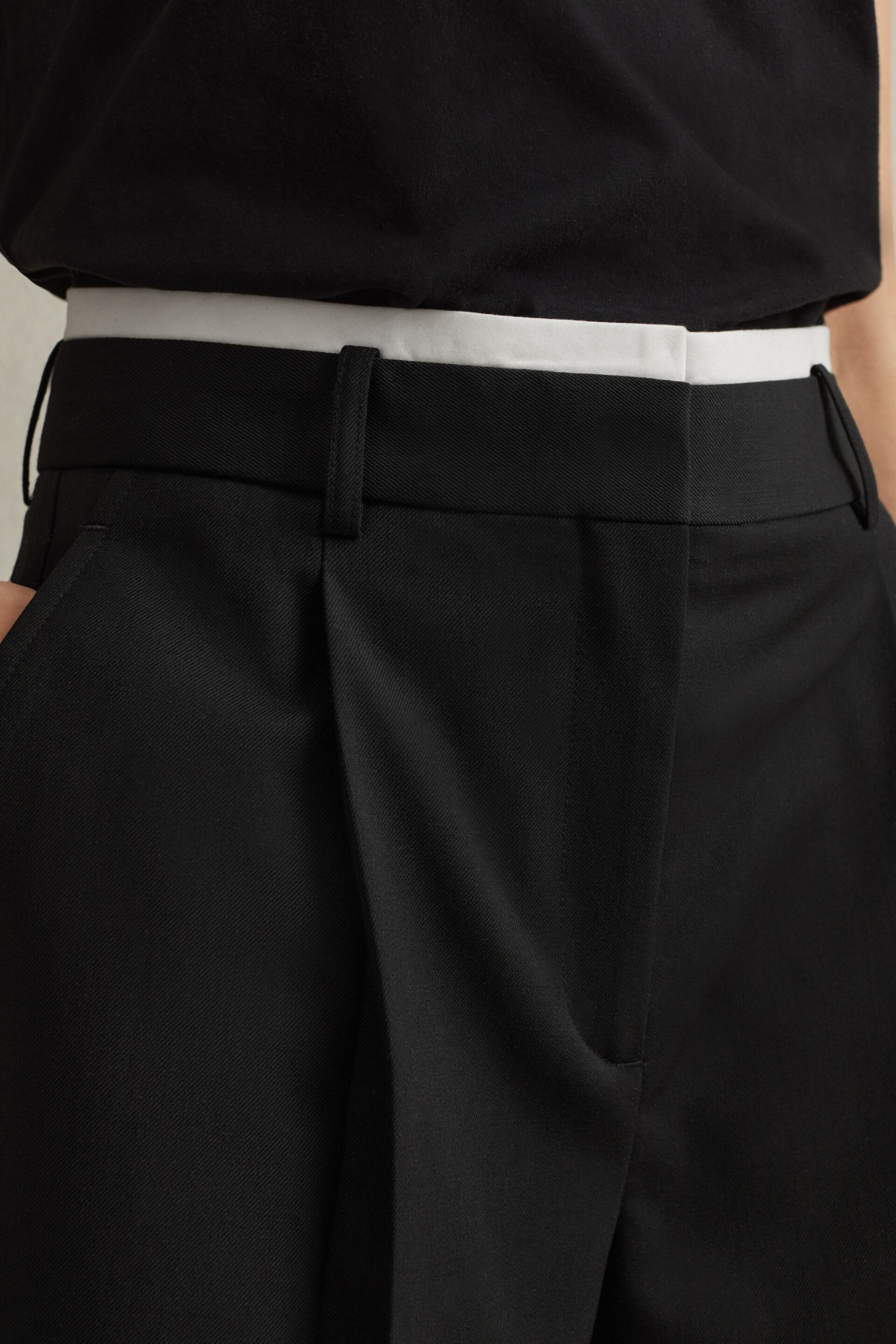 Reiss Black Karyn Tailored Wool Blend Contrast Trim Shorts - Image 3 of 7