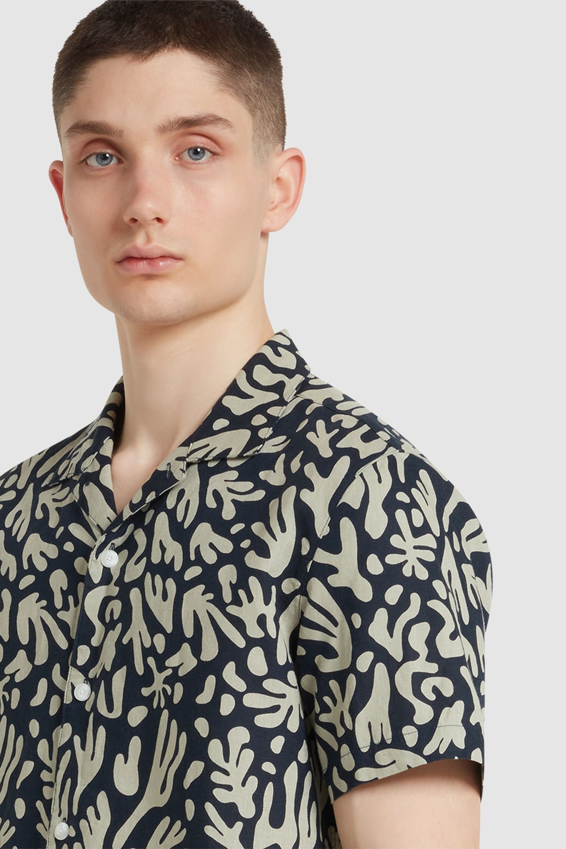 Farah Blue Saunders Reef Print Short Sleeve Shirt - Image 4 of 4