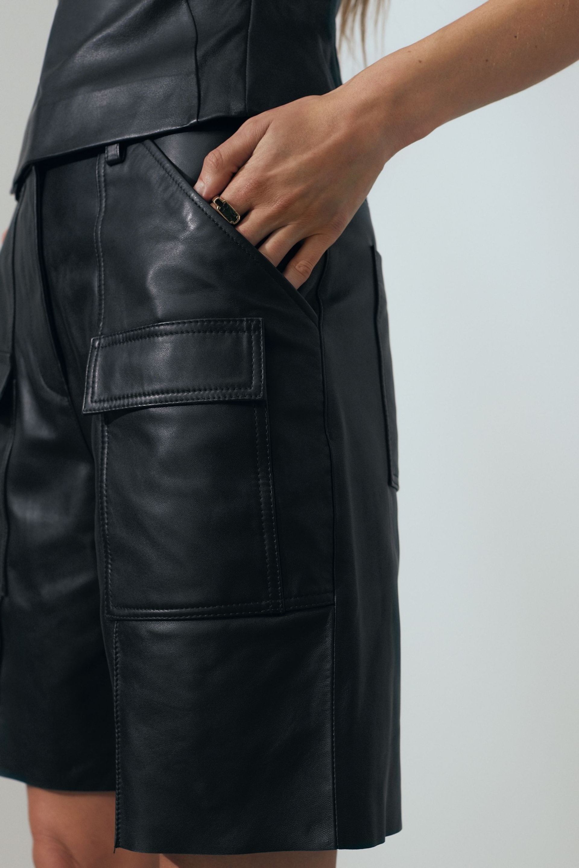 Reiss Black Eliana Leather Cargo Shorts - Image 3 of 7