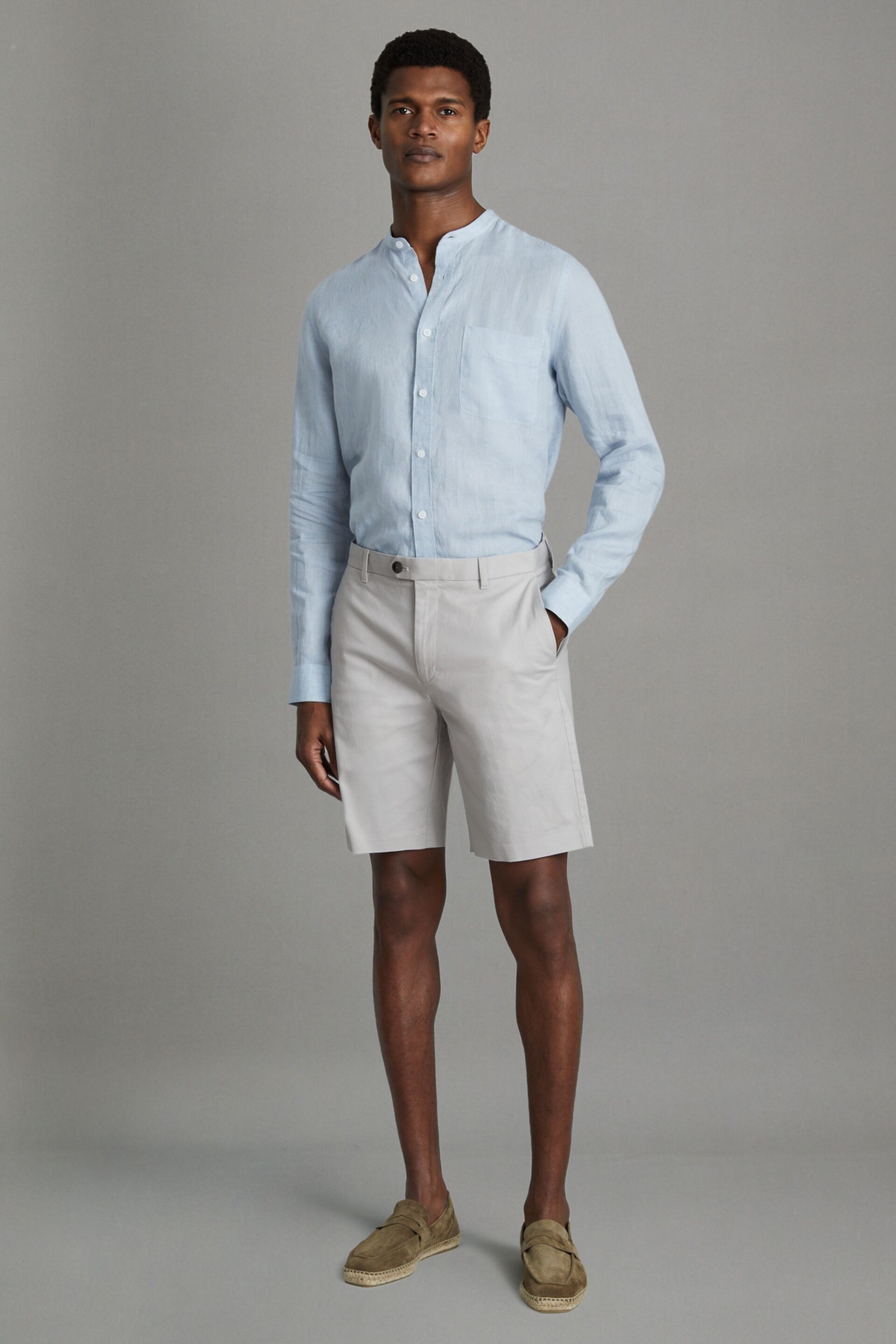 Reiss Ice Grey Wicket Modern Fit Cotton Blend Chino Shorts - Image 3 of 6