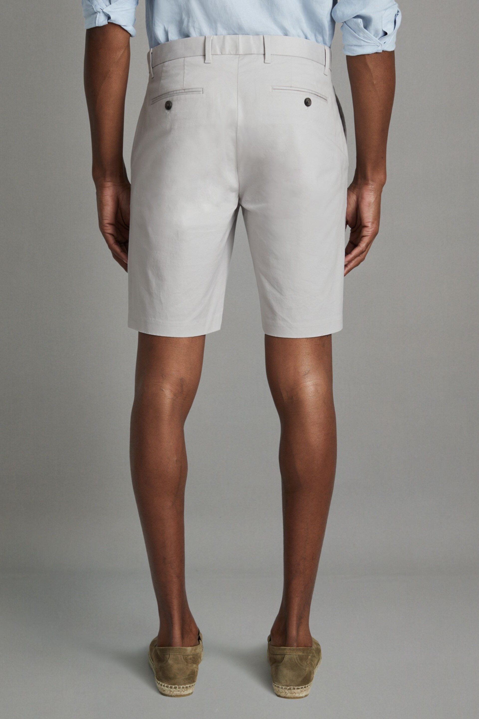 Reiss Ice Grey Wicket Modern Fit Cotton Blend Chino Shorts - Image 5 of 6