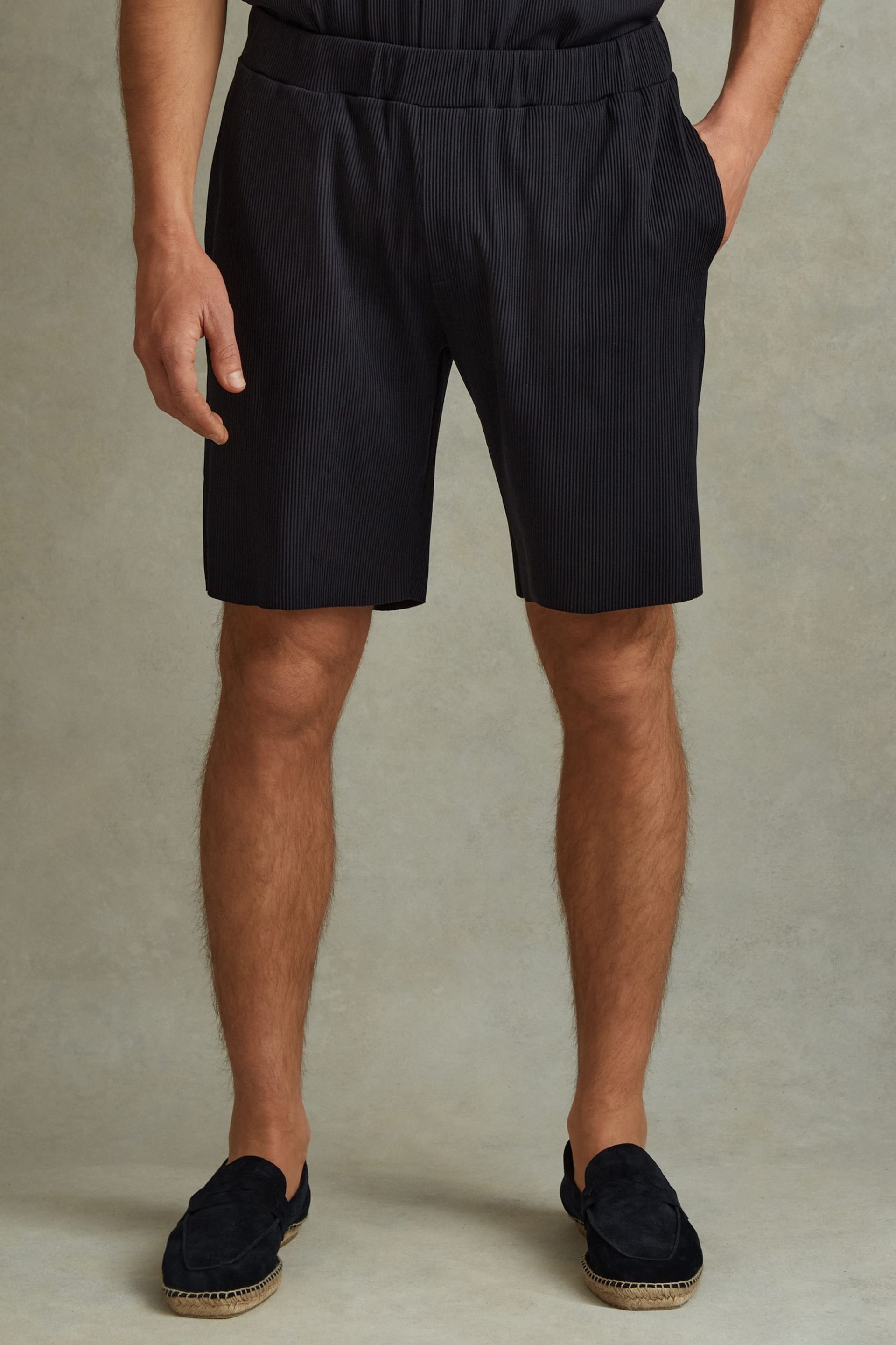 Reiss Navy Conor Ribbed Elasticated Waist Shorts - Image 3 of 5
