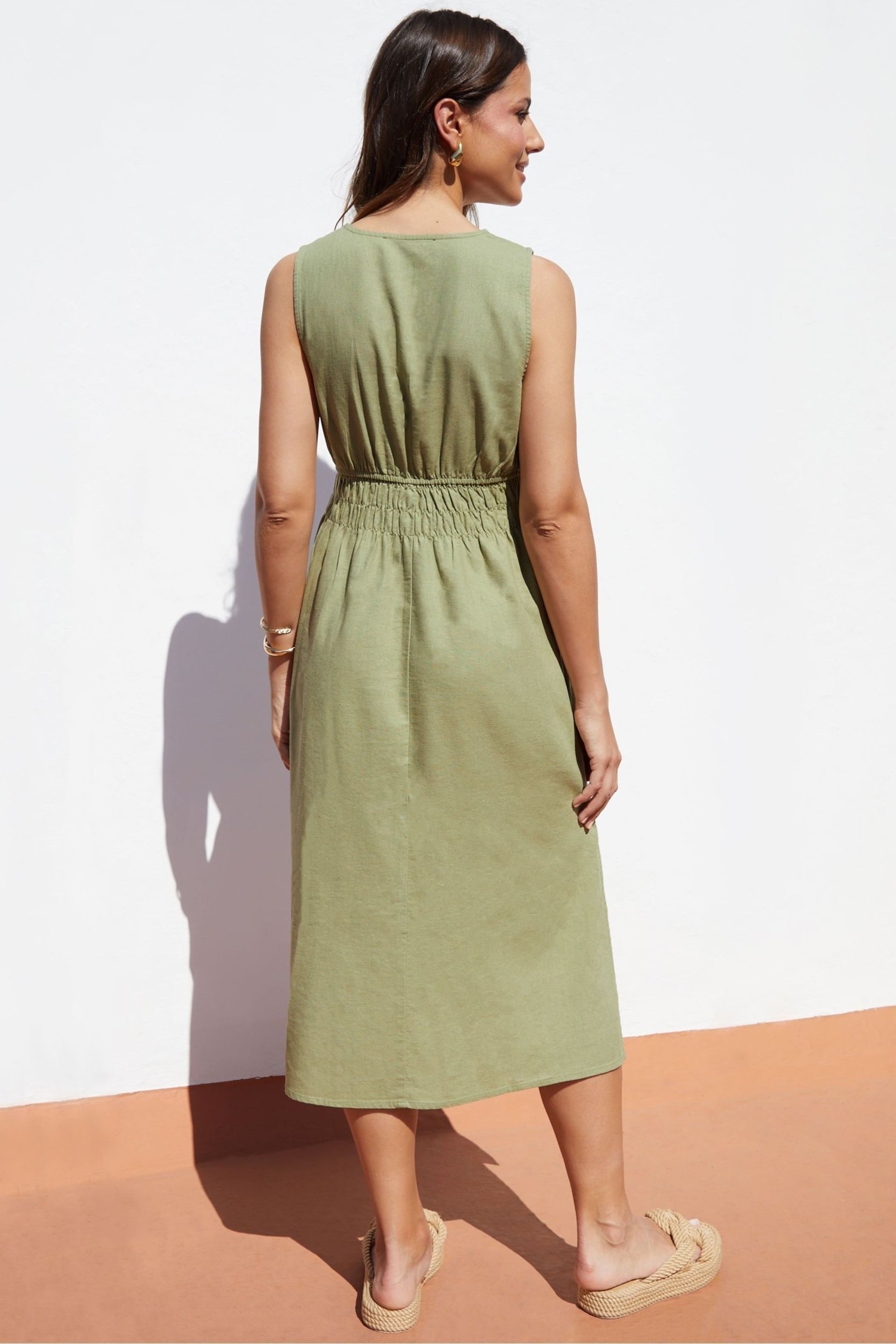 Threadbare Green Linen Blend V-Neck Sleeveless Ruched Midi Dress - Image 3 of 5