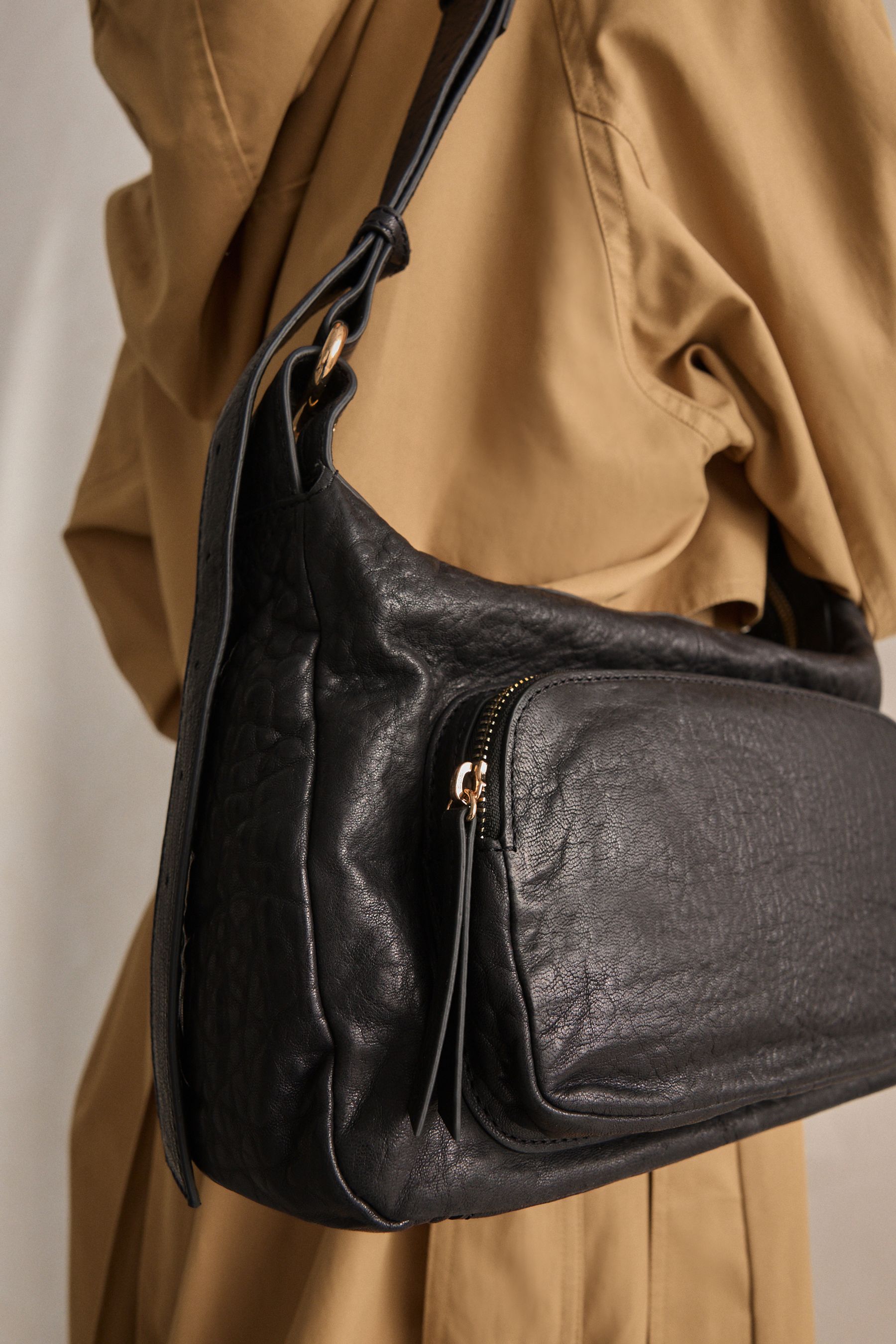 Black leather shoulder bag uk outlet