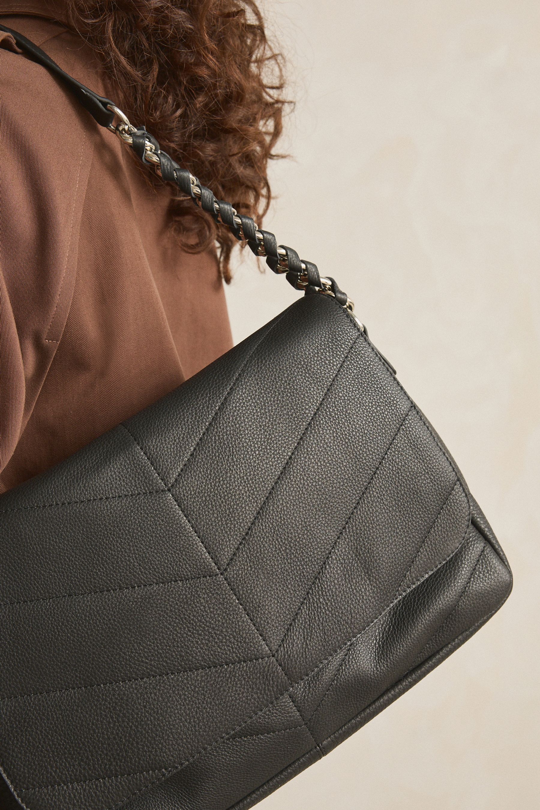 Black quilted chain bag outlet