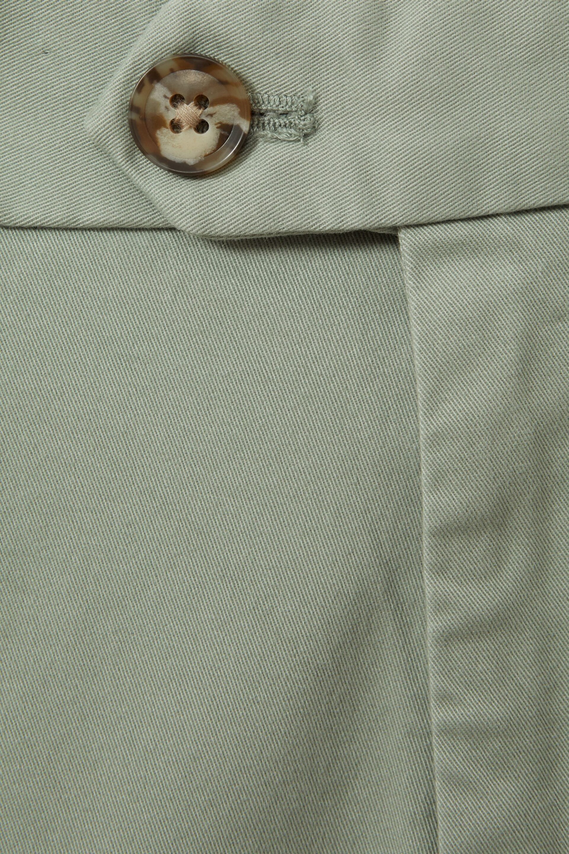 Reiss Pistachio Wicket Modern Fit Cotton Blend Chino Shorts - Image 5 of 5