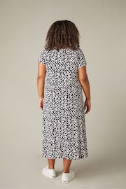 Live Unlimited Curve Mono Curl Print Jersey Short Sleeve Black Midi Dress - Image 2 of 6