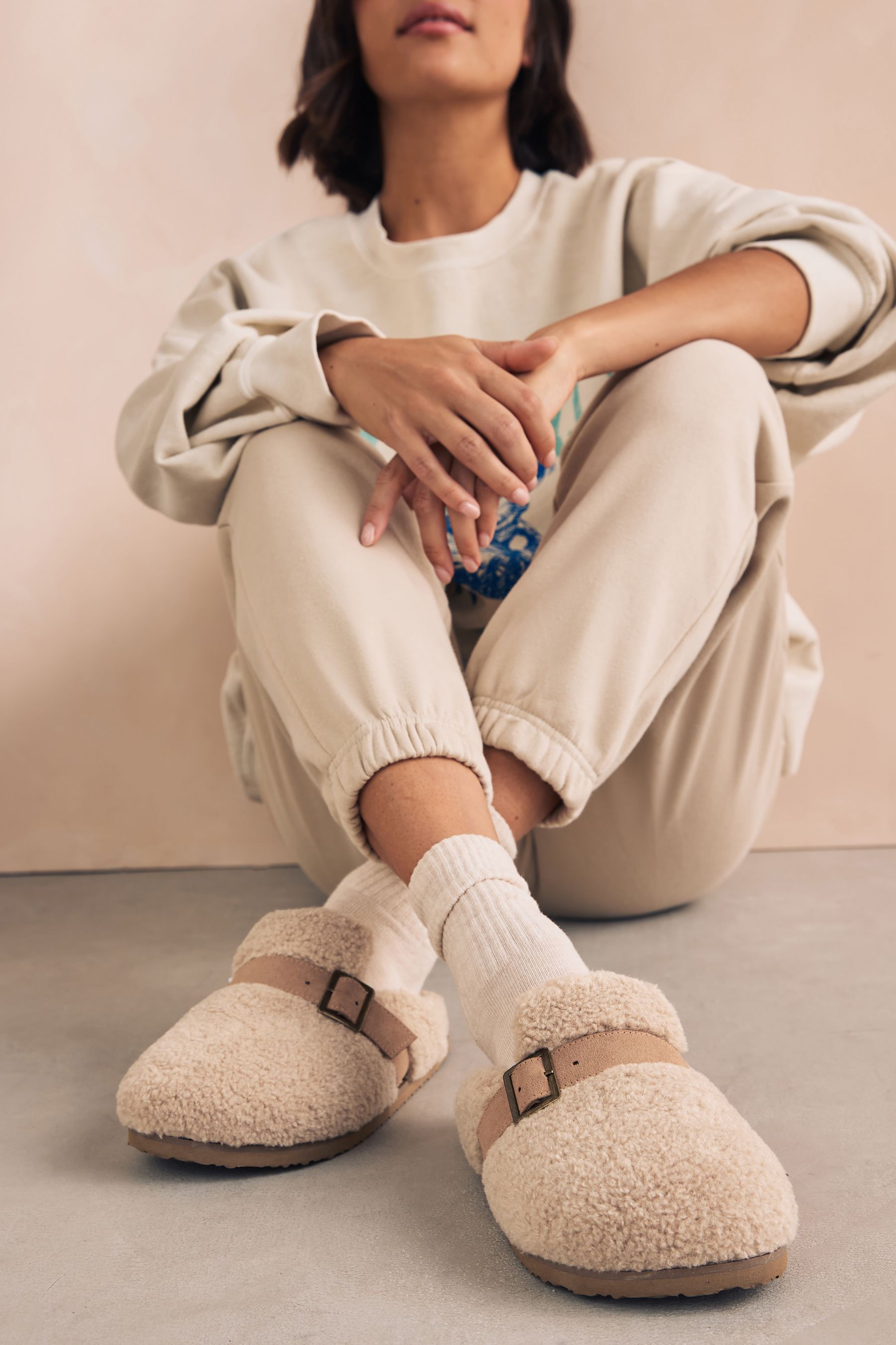 Women's clog style slippers top