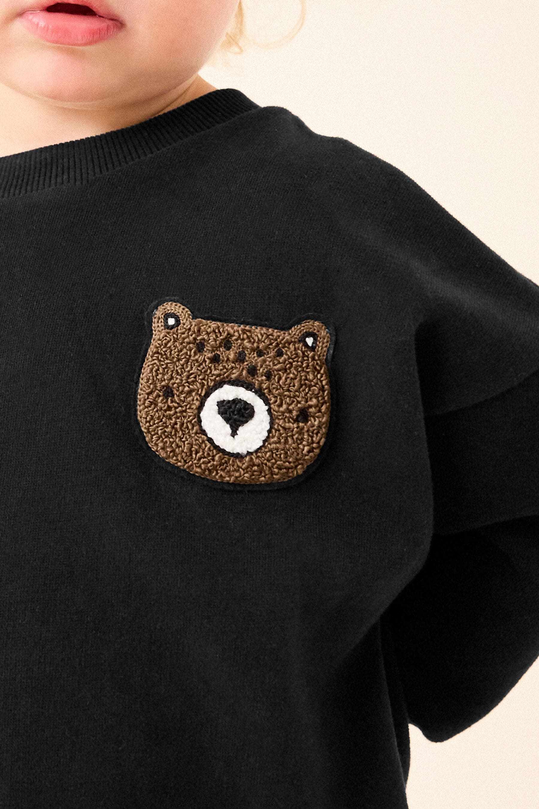 Black bear sweater outlet