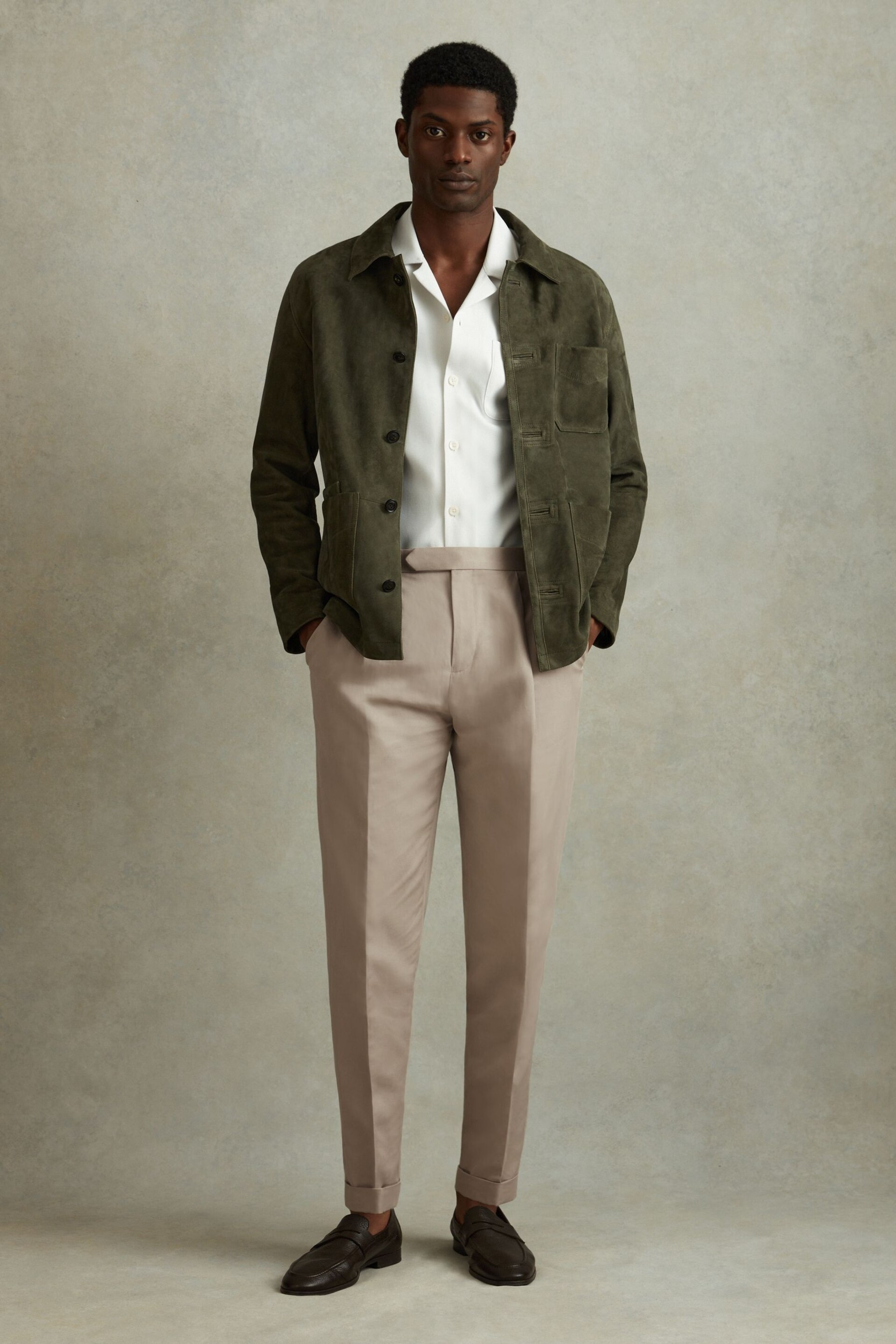Reiss Stone Com Relaxed Cropped Trousers with Turned-Up Hems - Image 3 of 6