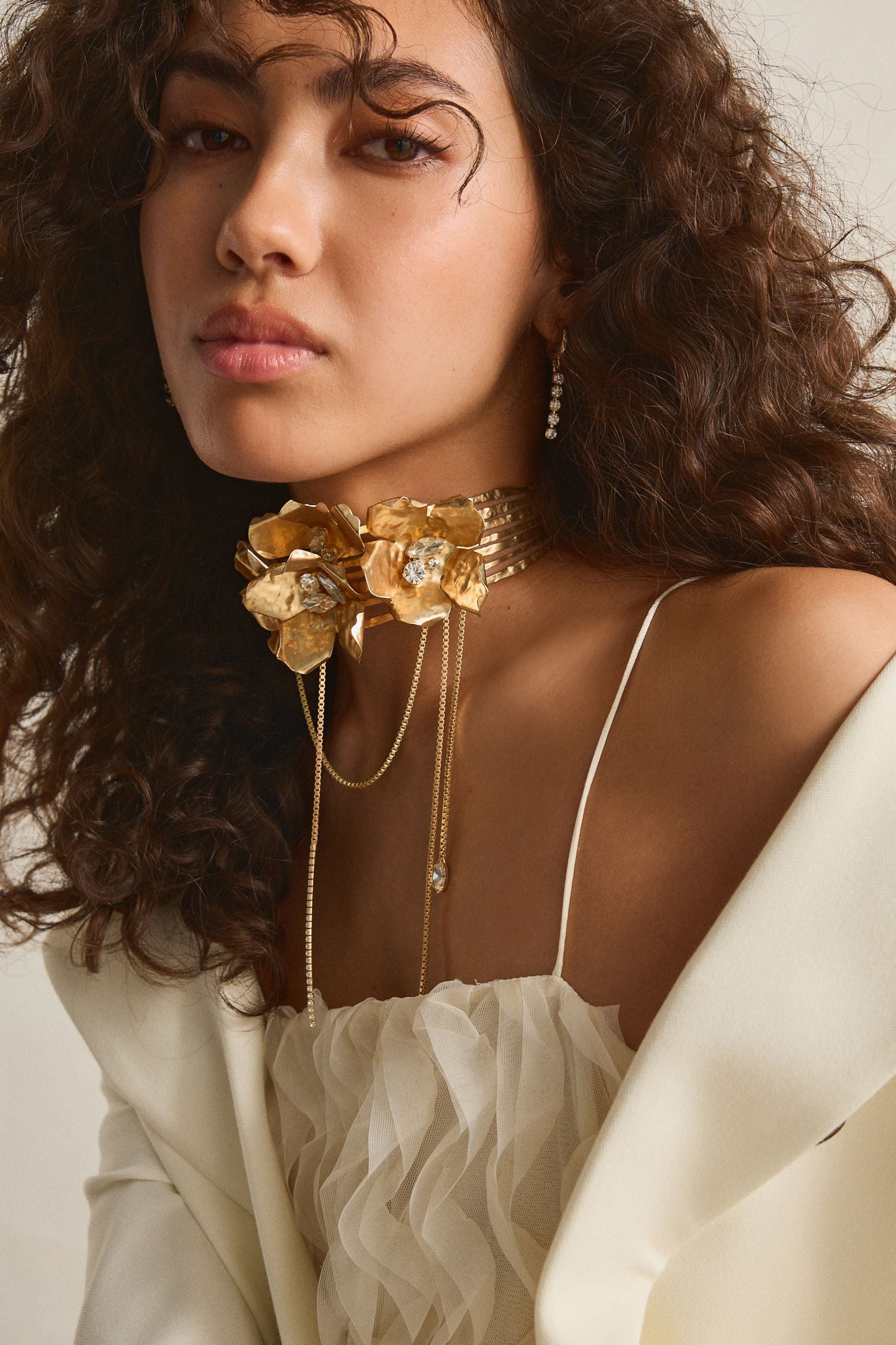Gold flower choker deals