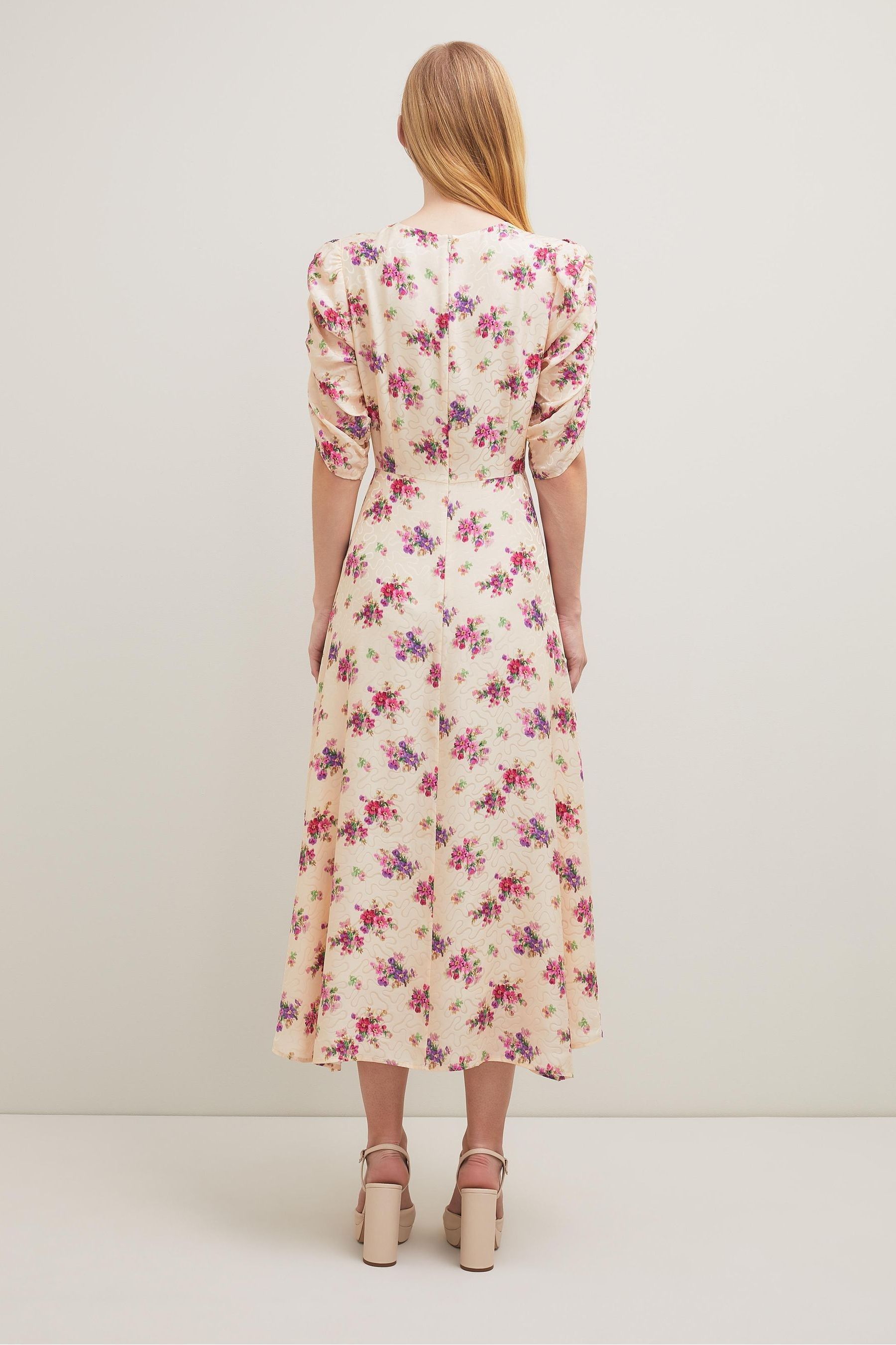 Lipsy delilah dress discount