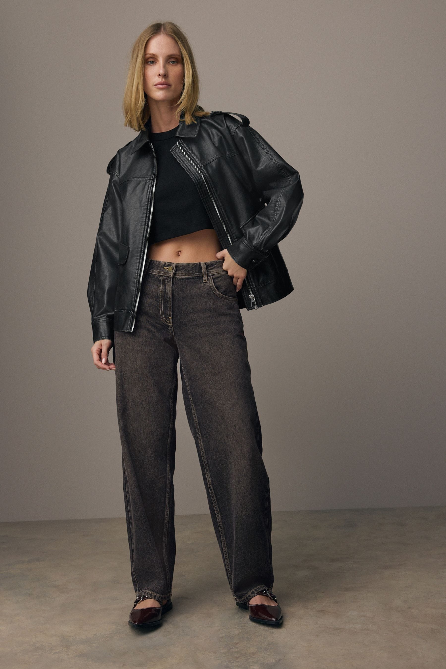 Short leg black jeans top